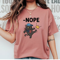 No Kings in America Tee – Black Cat Parody Shirt – Liberty & Humor Graphic Top