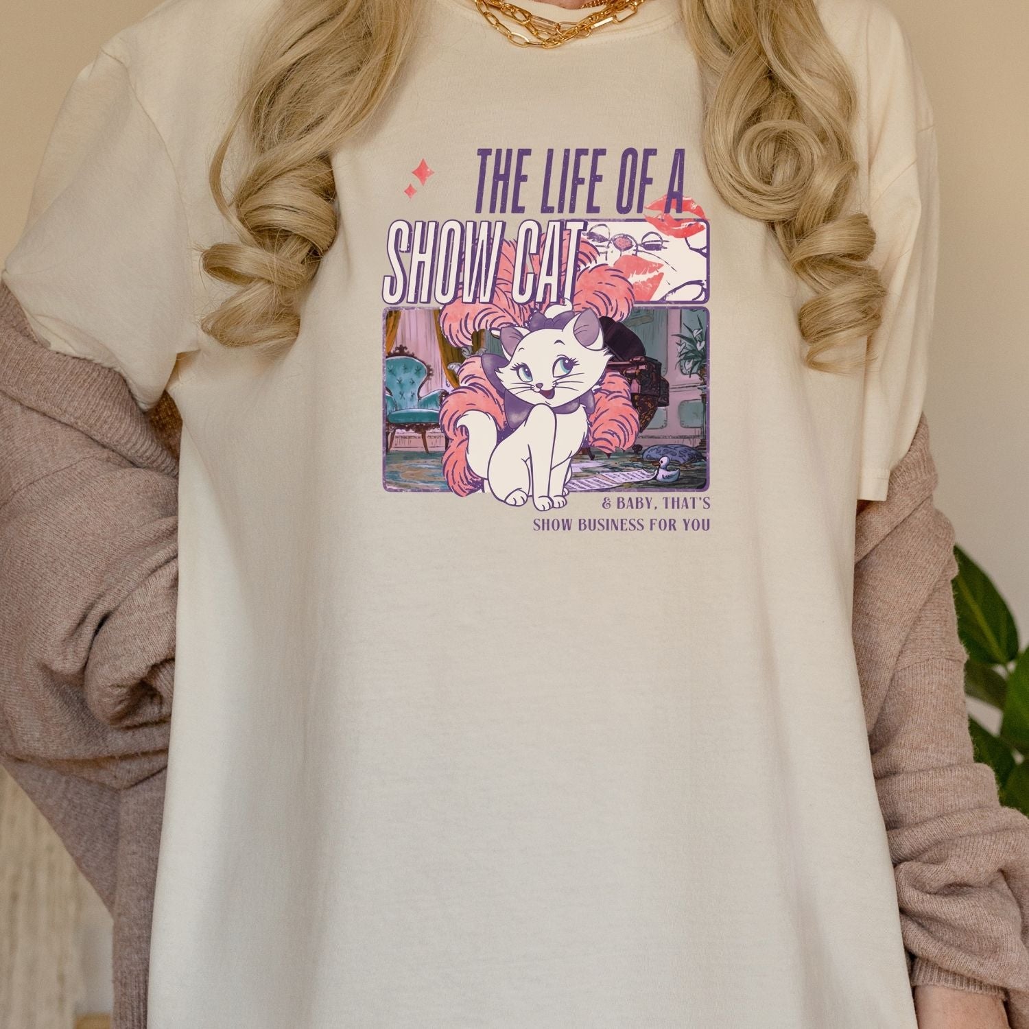 Showgirl Cat Shirt - Vintage The Life of a Showcat Tee - Cute Retro Cat Graphic T-Shirt