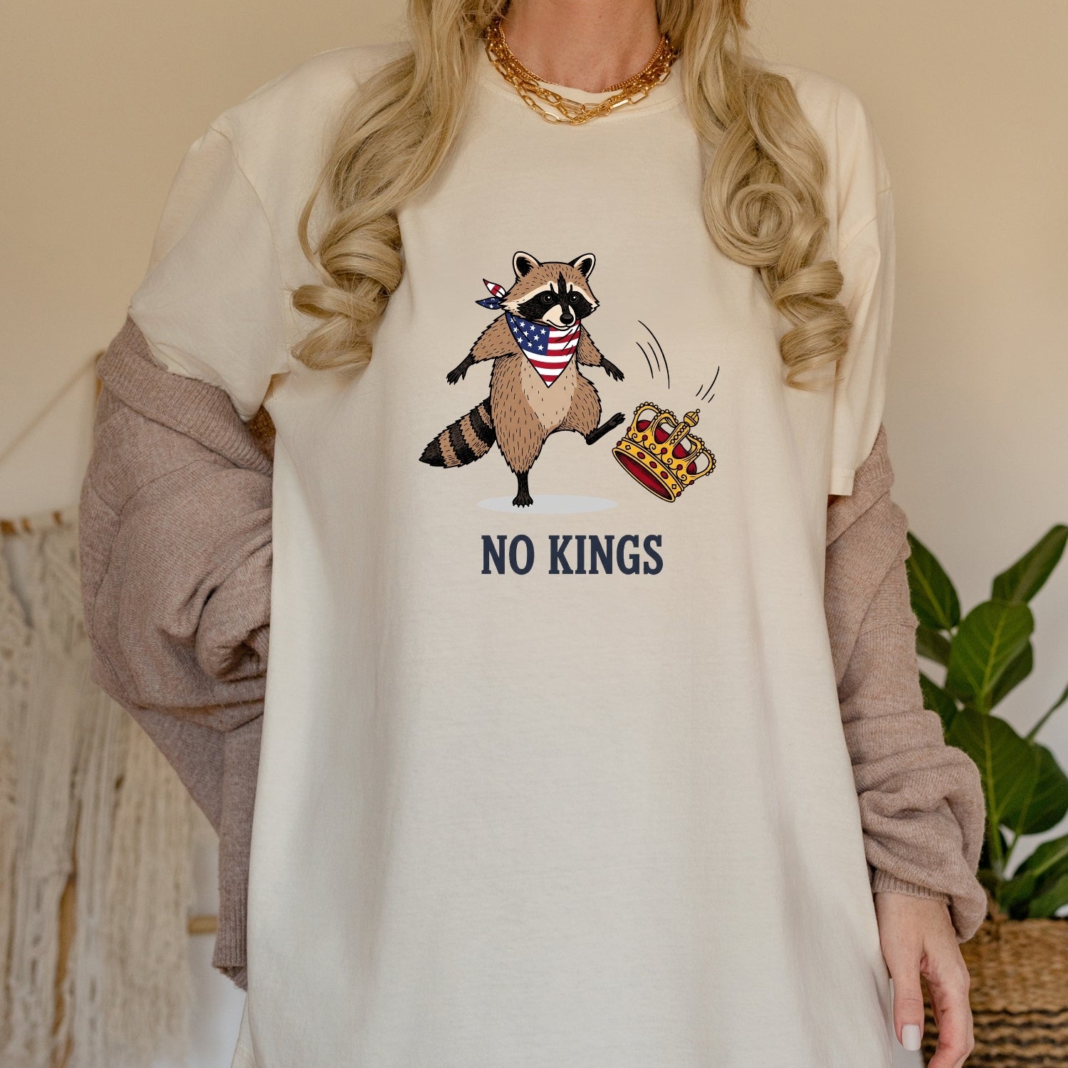 No Kings Raccoon T-Shirt – Funny American Rebel Tee – Patriotic Humor Graphic Top
