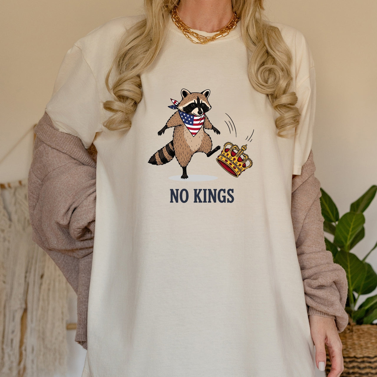 No Kings Raccoon T-Shirt – Funny American Rebel Tee – Patriotic Humor Graphic Top