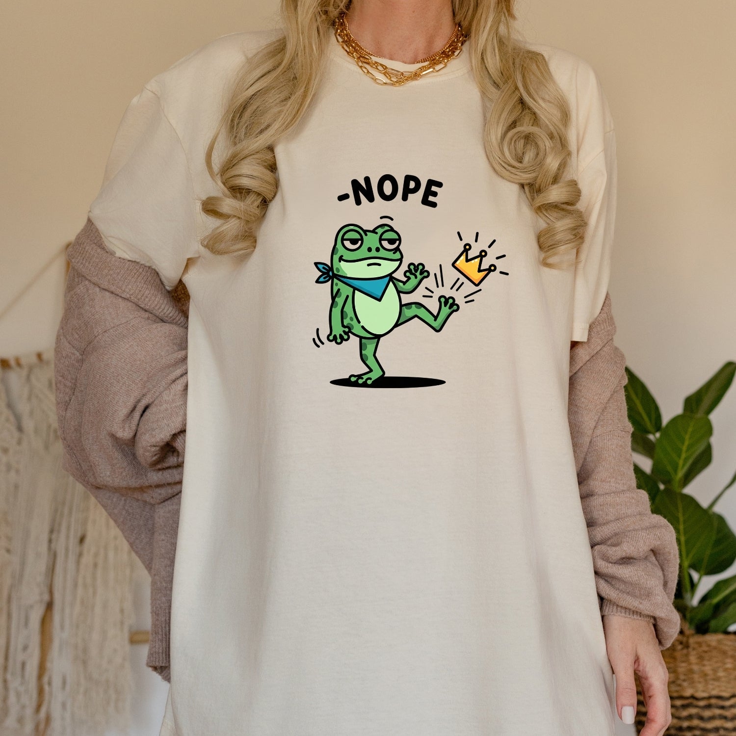 No King Sarcastic Frog Graphic Tee – Nope Crown Kick Unisex Top