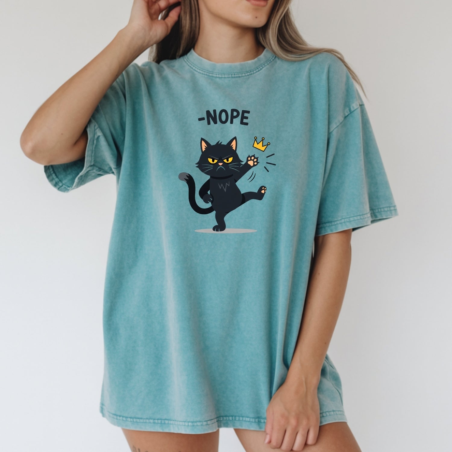 No Kings in America Black Cat T-Shirt – Funny Patriotic Meme Tee – Independence Graphic Top