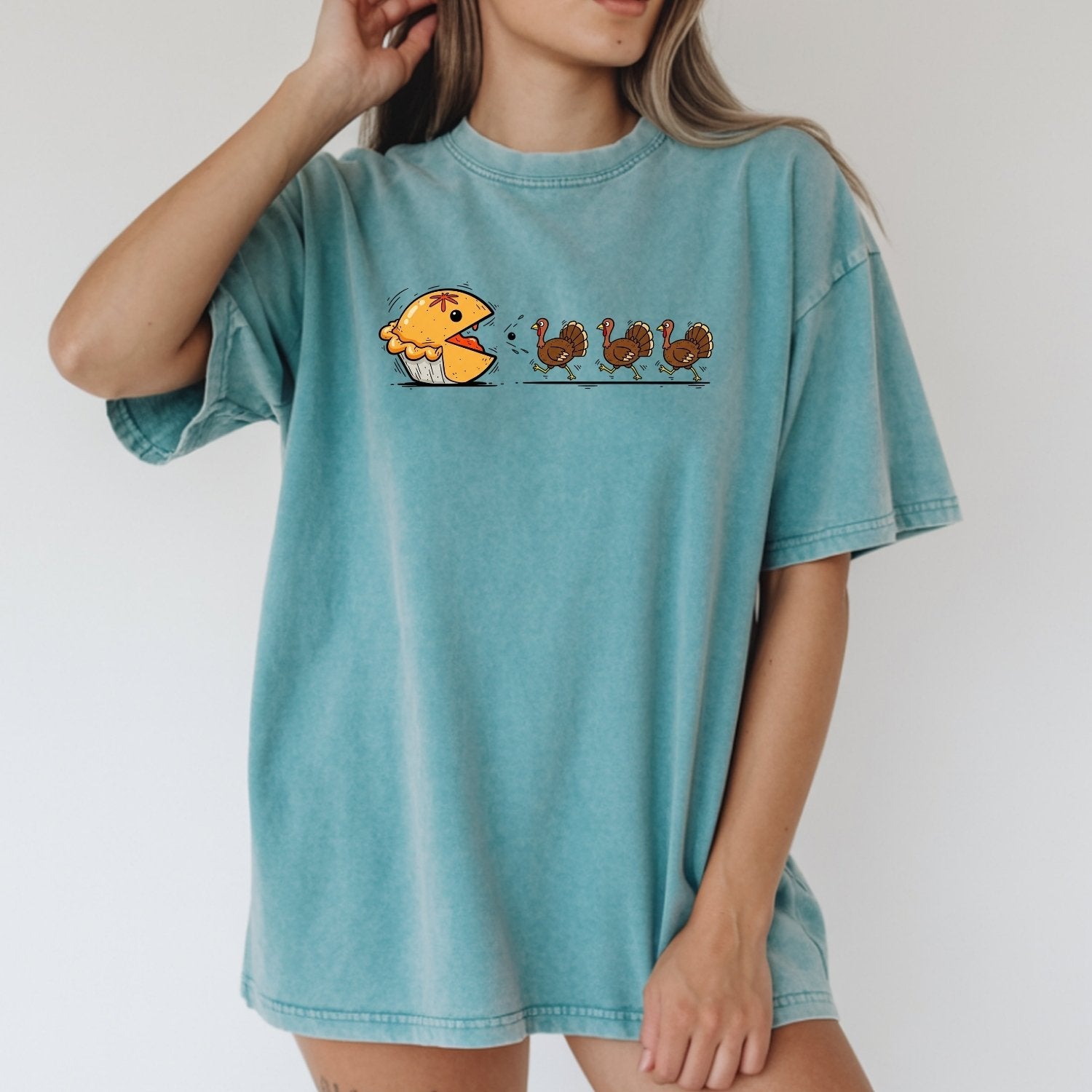 Funny Thanksgiving Shirt – Retro Pumpkin Pie Chasing Turkey Tee