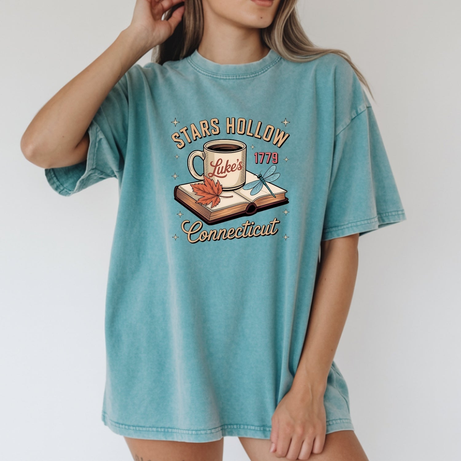Retro Coffee Shop Tee – Stars Hollow Connecticut 1779 T-Shirt – Vintage Cafe Design