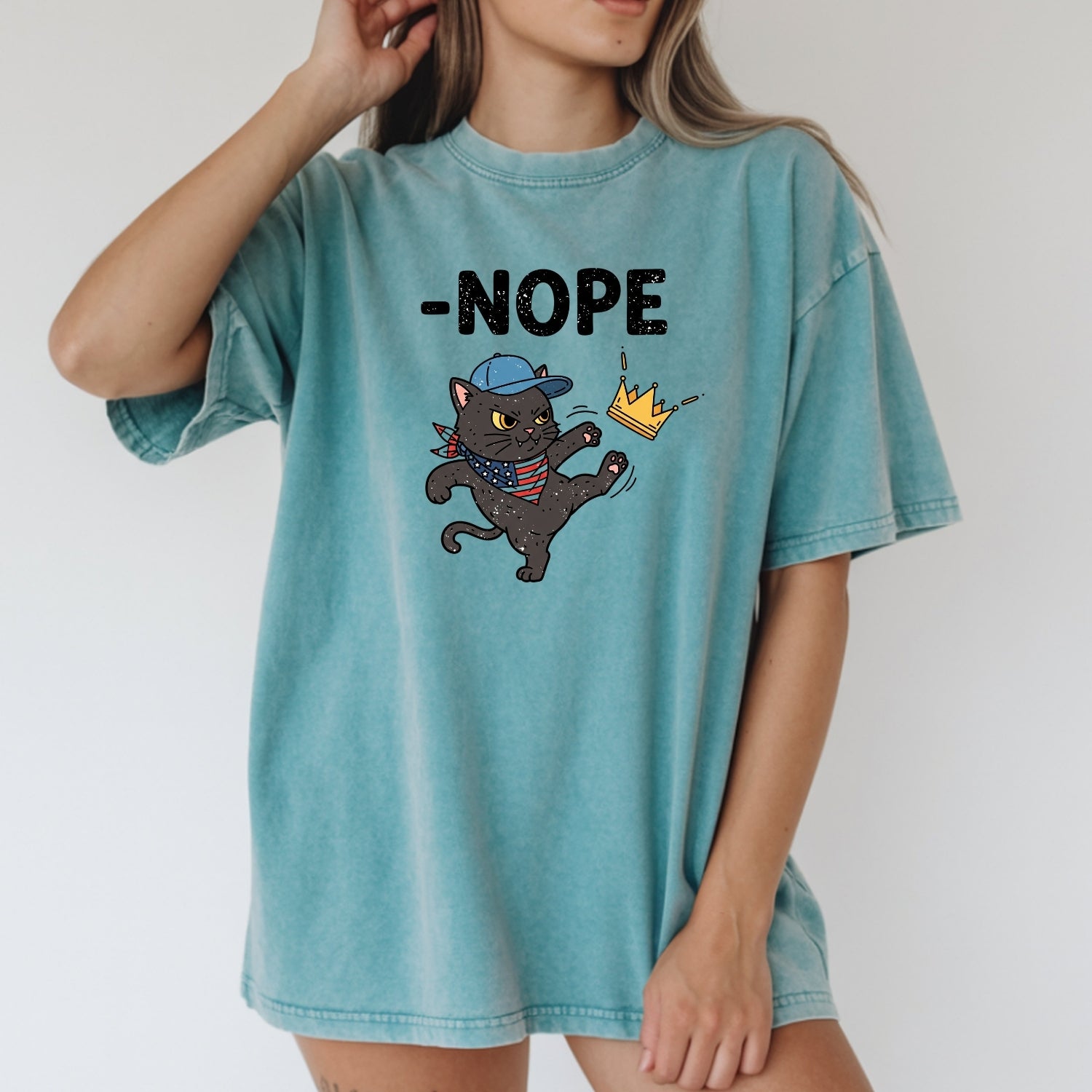 No Kings in America Tee – Black Cat Parody Shirt – Liberty & Humor Graphic Top