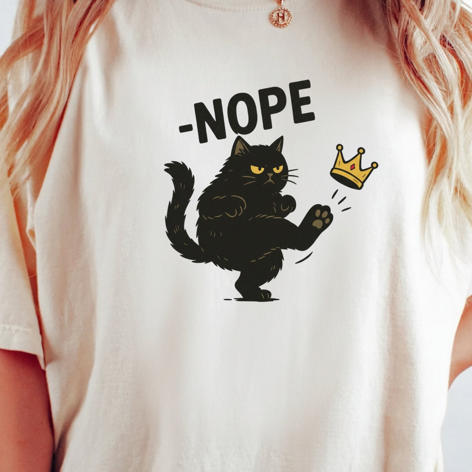 No Kings in America Black Cat Shirt – Funny Political Meme Tee – Satirical Graphic T-Shirt