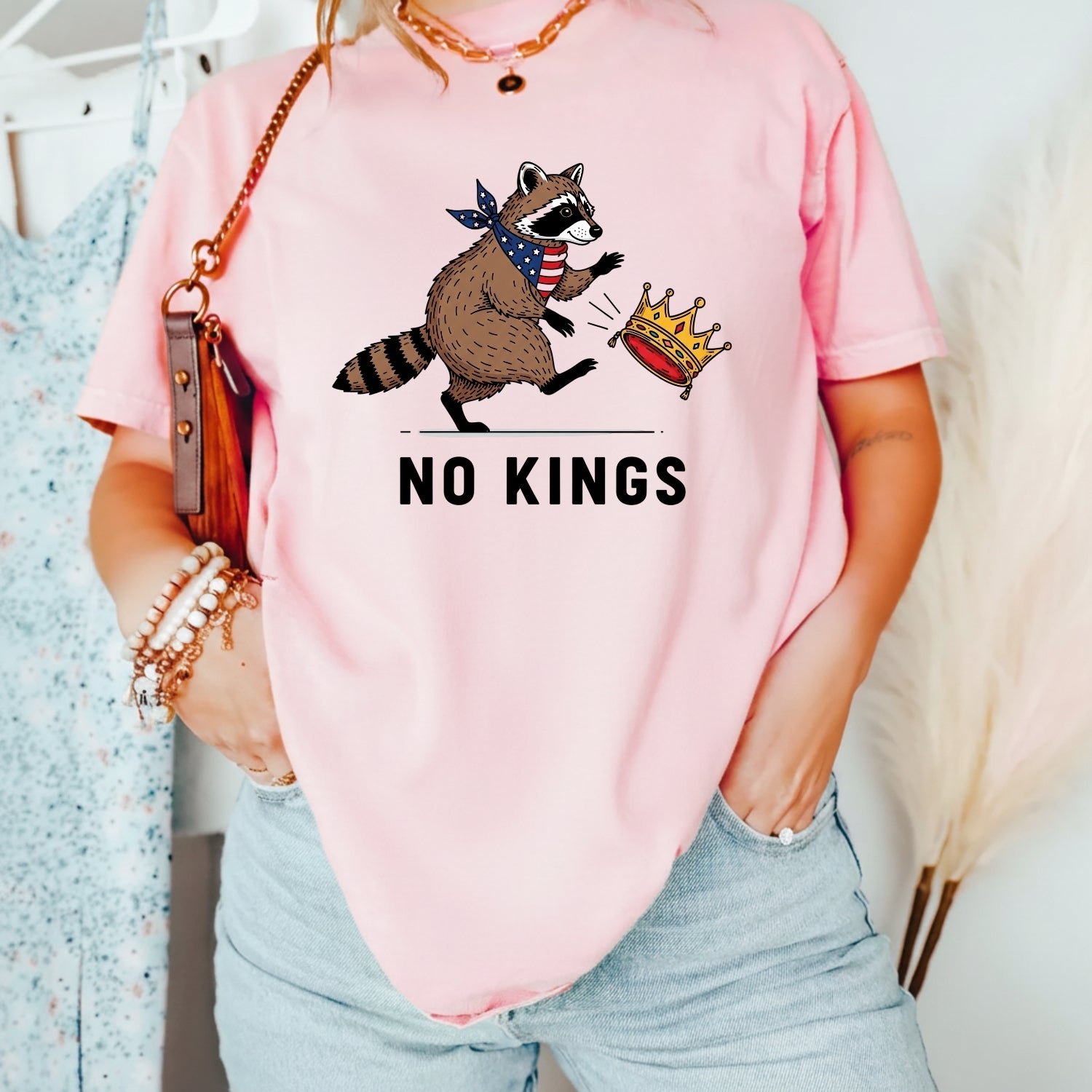 No Kings Raccoon Graphic T-Shirt - Freedom and Independence Shirt – Funny Parody Top
