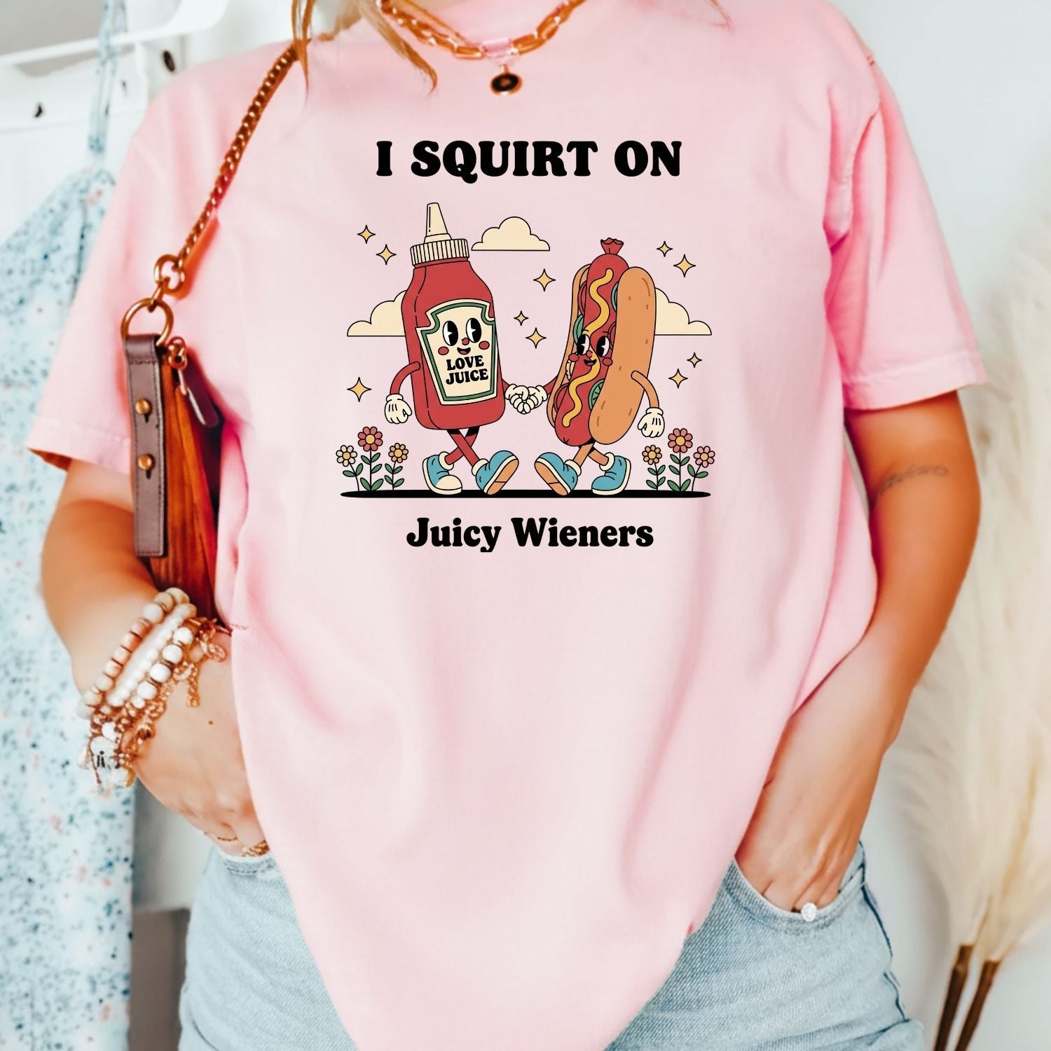 Retro Funny I Squirt On Juicy Wieners Hot Dog Tee - Raunchy Humor Shirt - Cute Food Meme T-Shirt