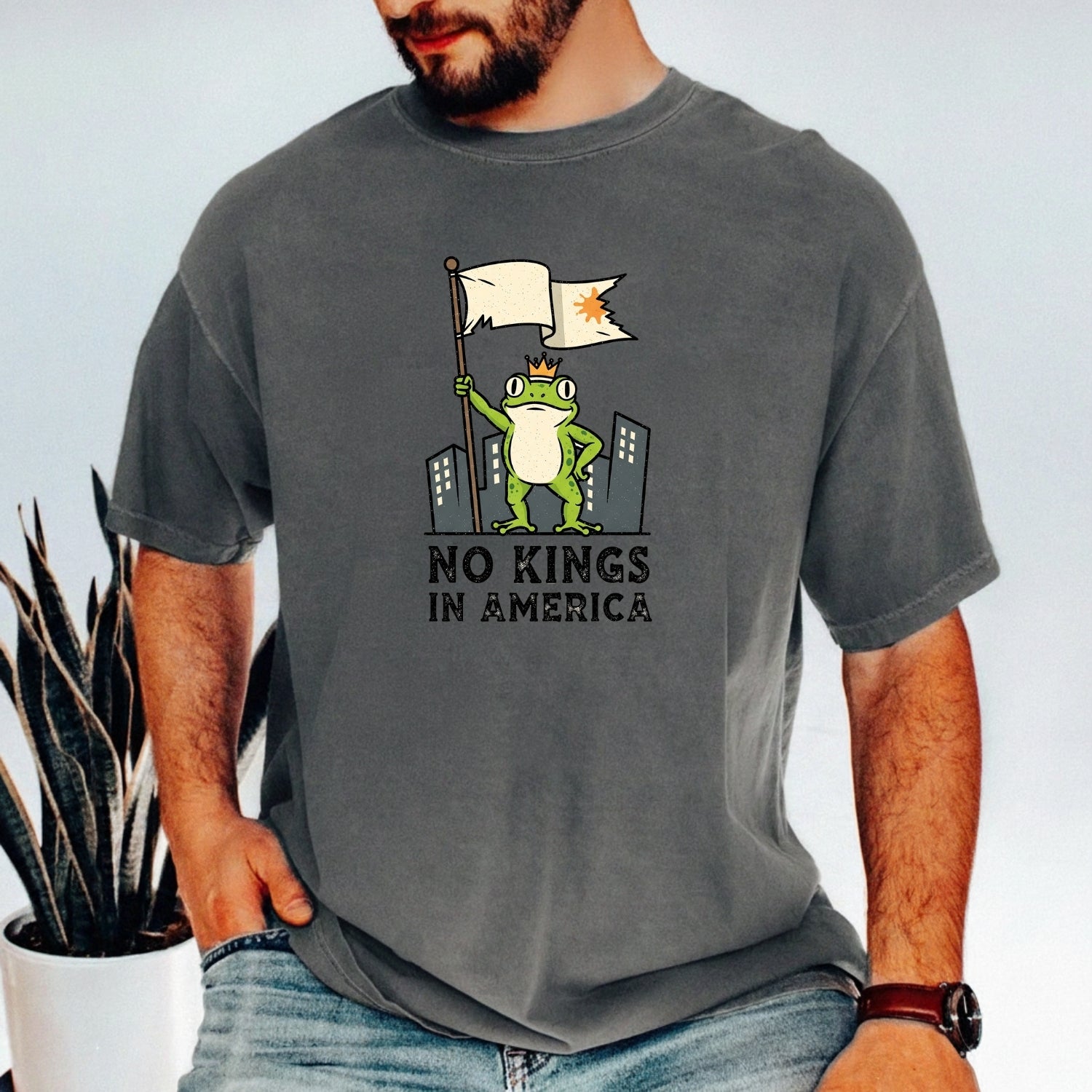 No Kings in America Frog T-Shirt – Rebellious Cartoon Graphic Tee – Funny Freedom Design