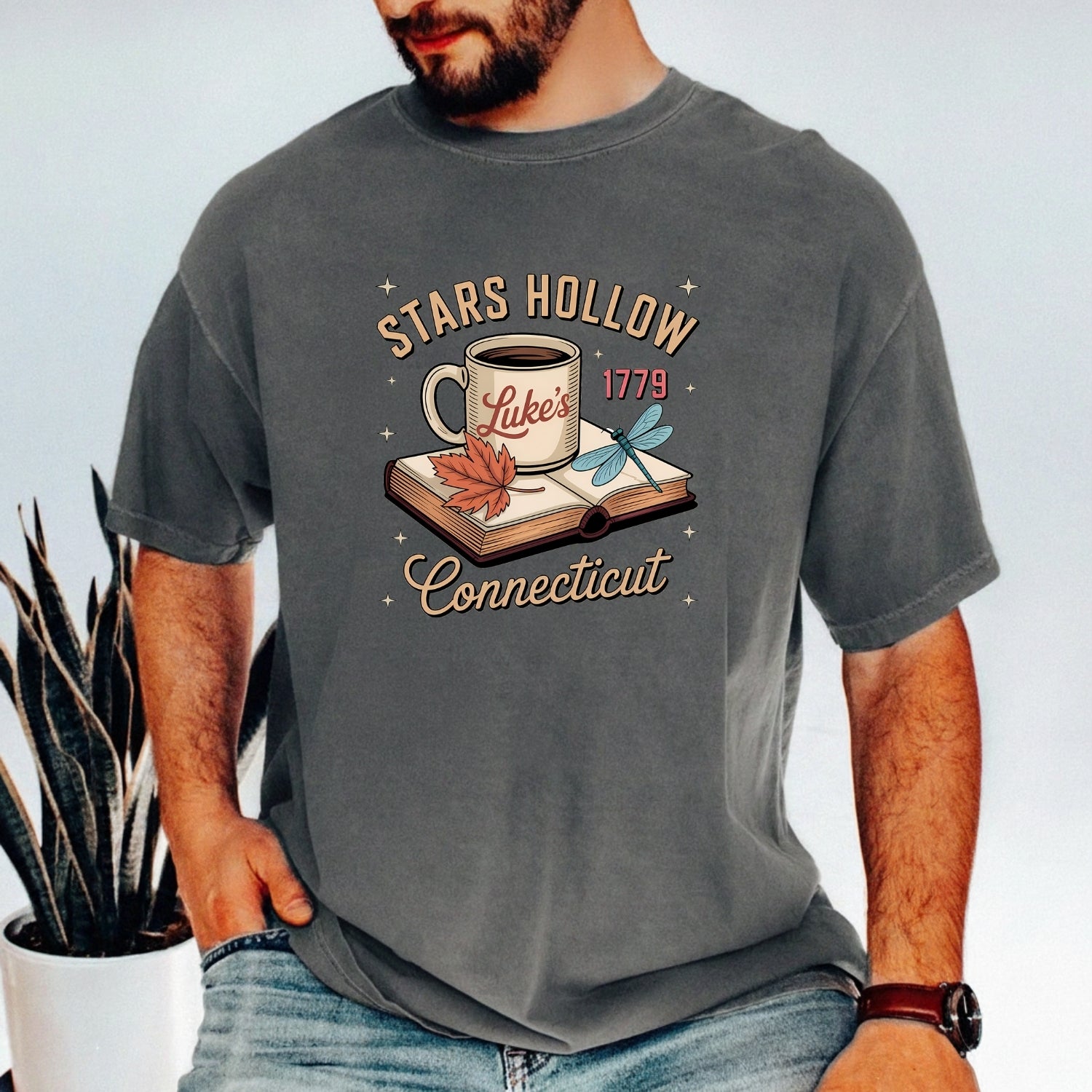 Retro Coffee Shop Tee – Stars Hollow Connecticut 1779 T-Shirt – Vintage Cafe Design