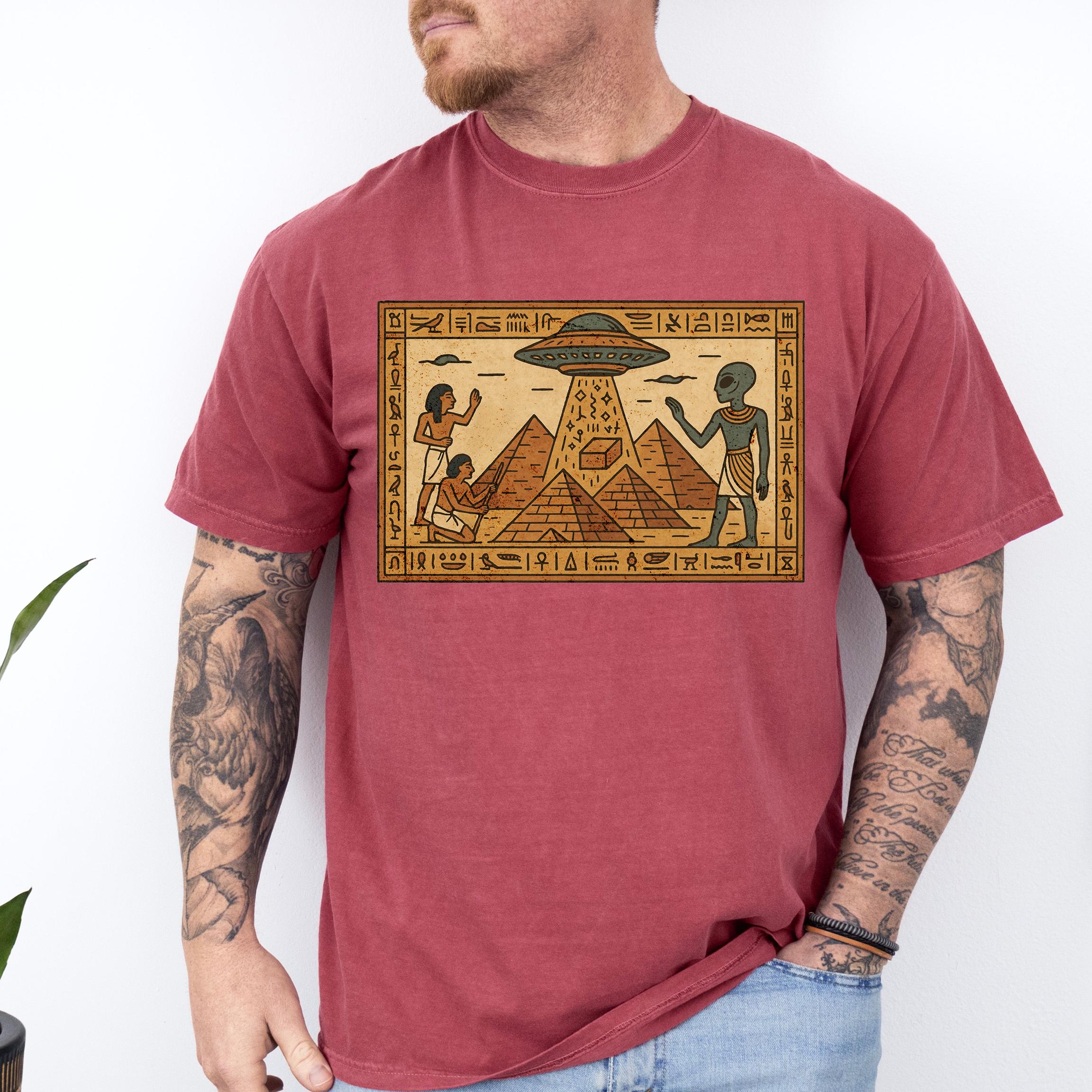 Ancient Astronaut UFO Pyramid Graphic T-Shirt – Vintage Alien