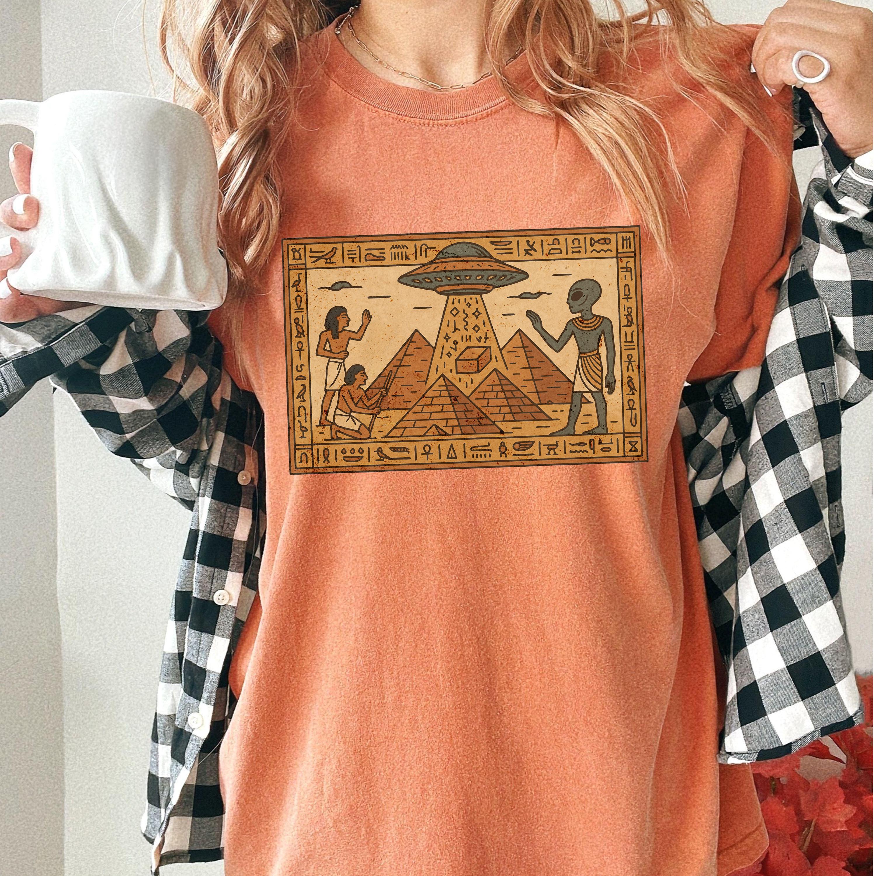 Ancient Astronaut UFO Pyramid Graphic T-Shirt – Vintage Alien Conspiracy Tee