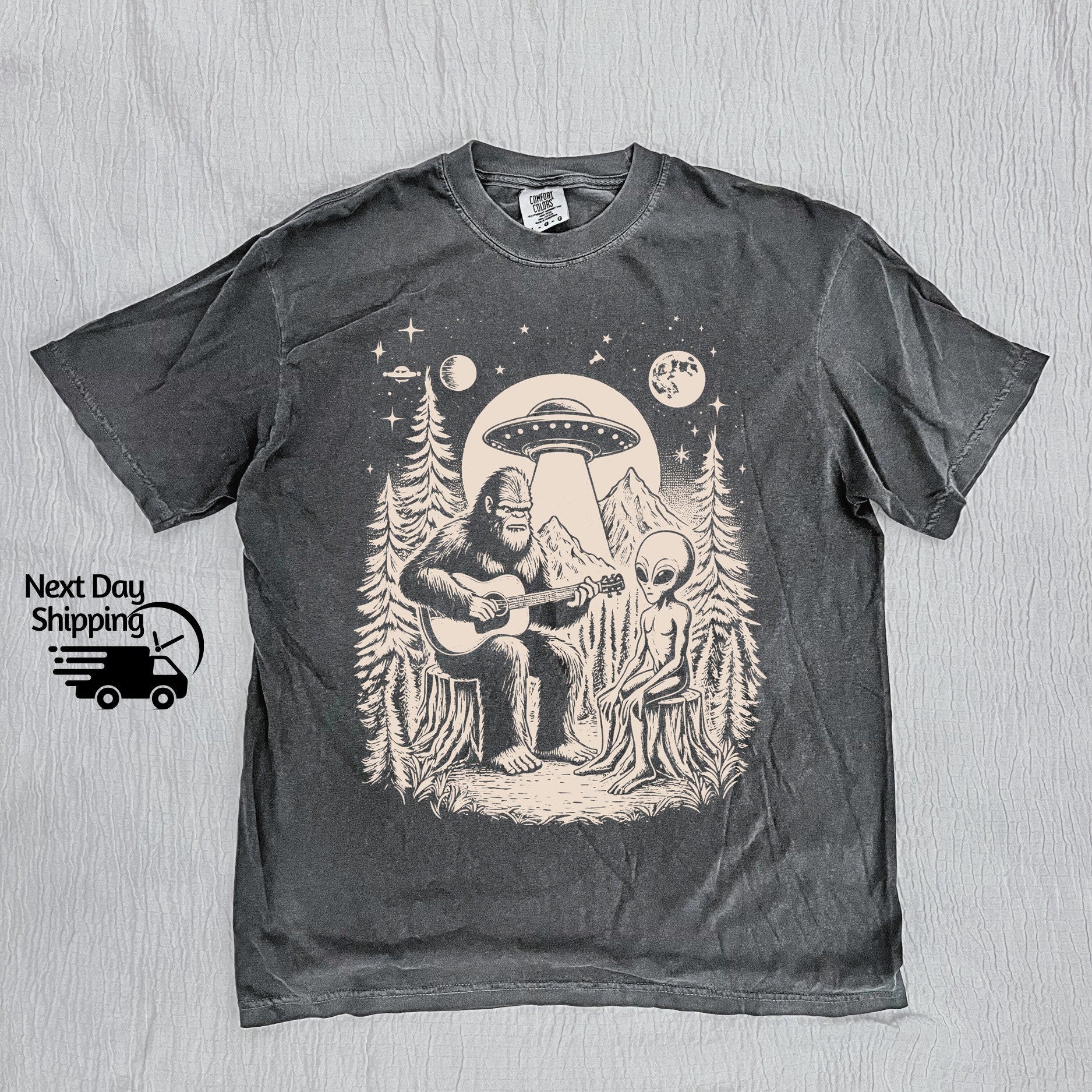 Bigfoot Playing Guitar Graphic T-Shirt - Alien UFO Vintage 90s Style Tee