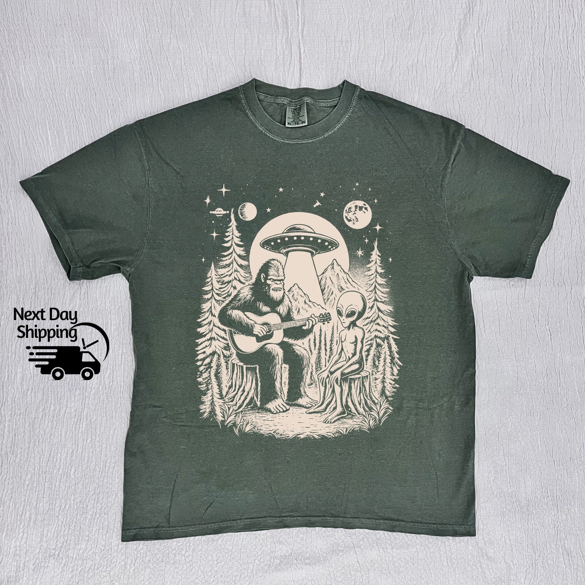 Bigfoot Playing Guitar Graphic T-Shirt - Alien UFO Vintage 90s Style Tee