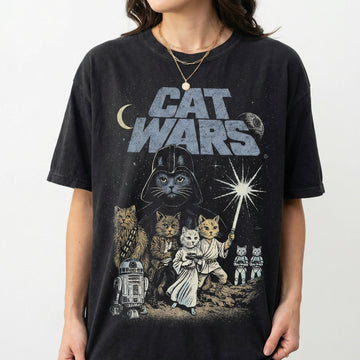 Cat Wars Vintage 90s Graphic T-Shirt – Retro Space Cat Sci-Fi Tee – Funny Cat Lover Gift