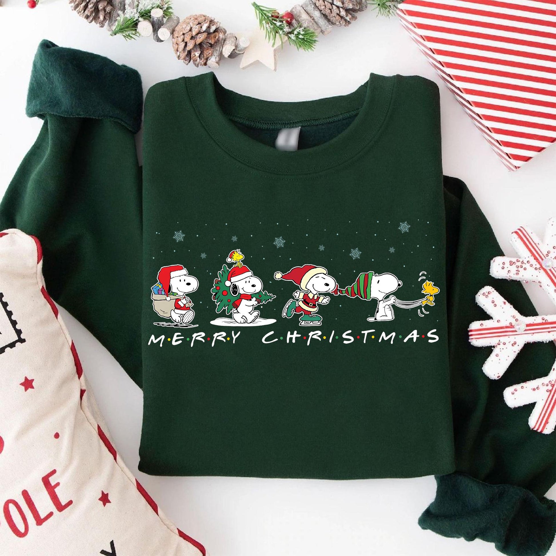 Cute Dog Christmas Sweatshirt – Retro Cartoon Beagle Holiday Graphic Pullover