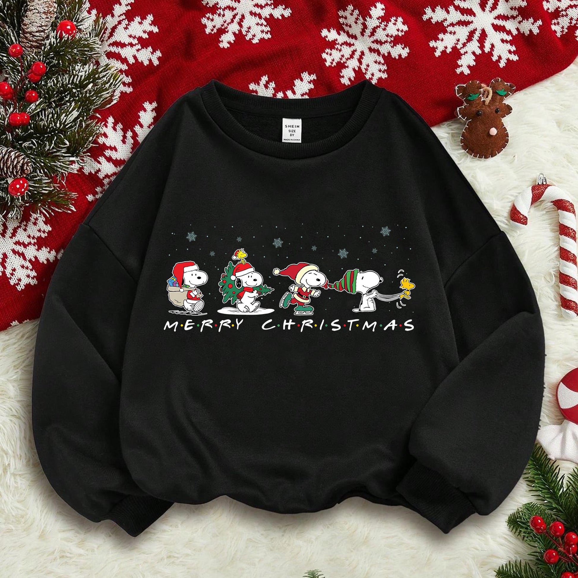 Cute Dog Christmas Sweatshirt – Retro Cartoon Beagle Holiday Graphic Pullover