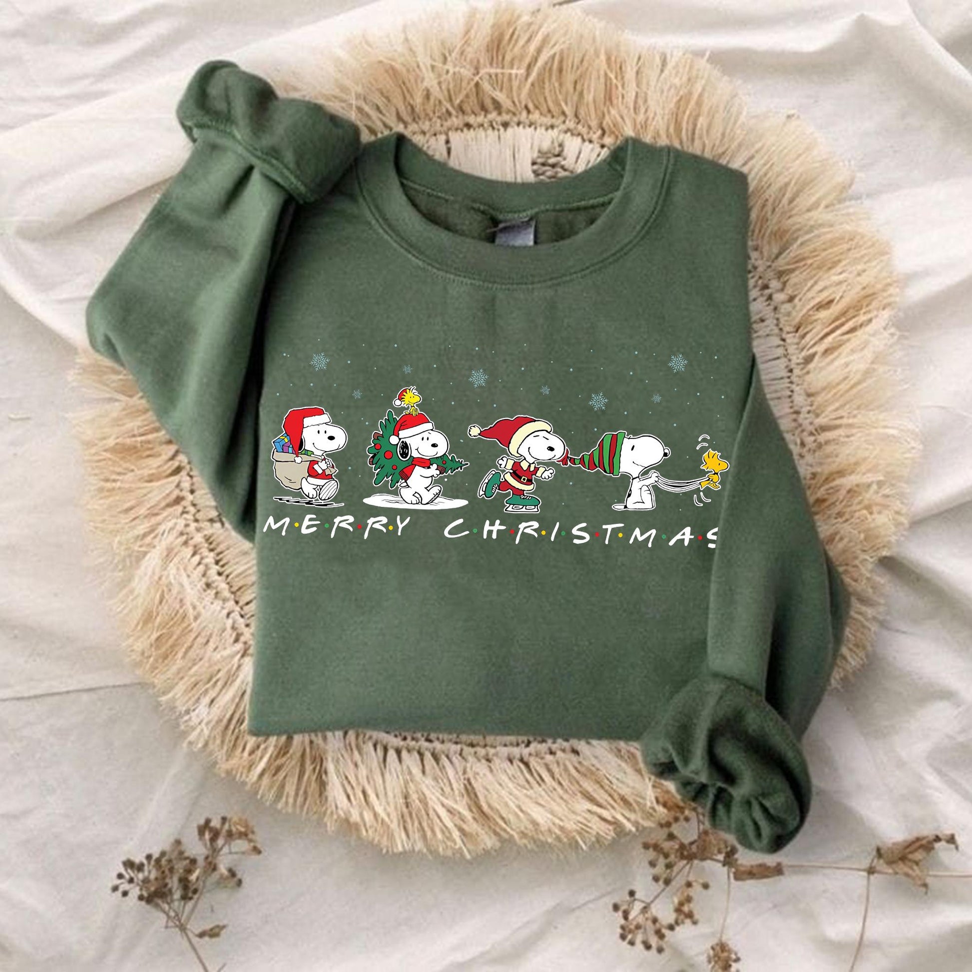 Cute Dog Christmas Sweatshirt – Retro Cartoon Beagle Holiday Graphic Pullover