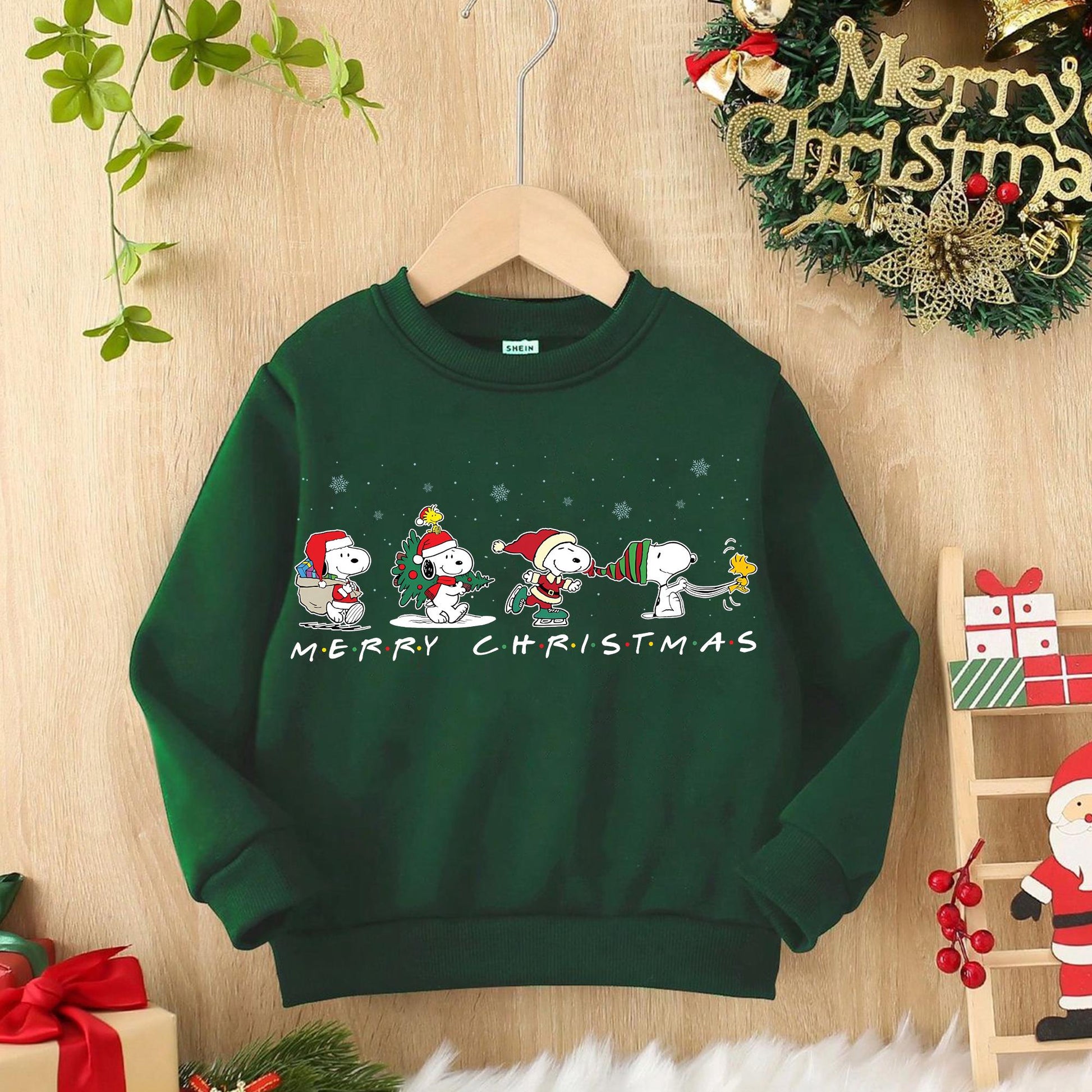 Cute Dog Christmas Sweatshirt – Retro Cartoon Beagle Holiday Graphic Pullover