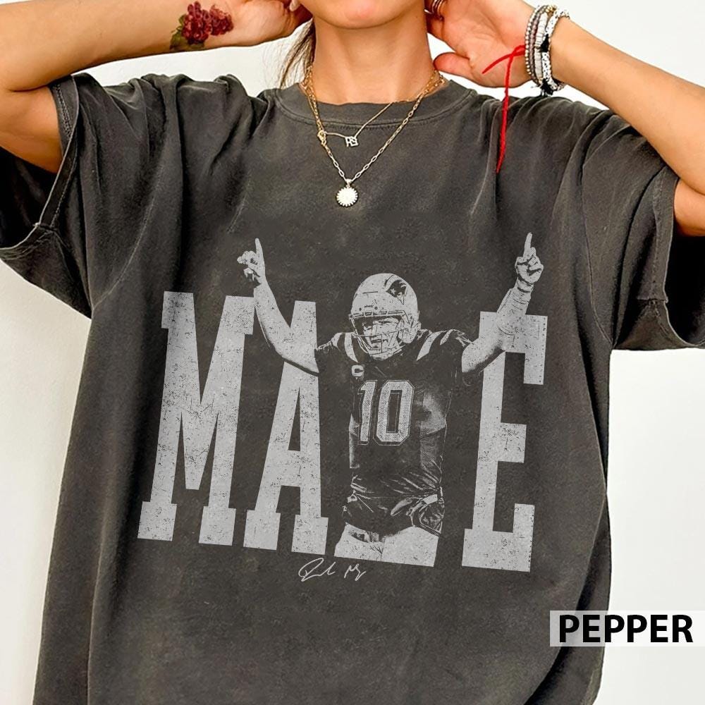 Vintage New England Football Fan T-Shirt - Retro Game Day Tee