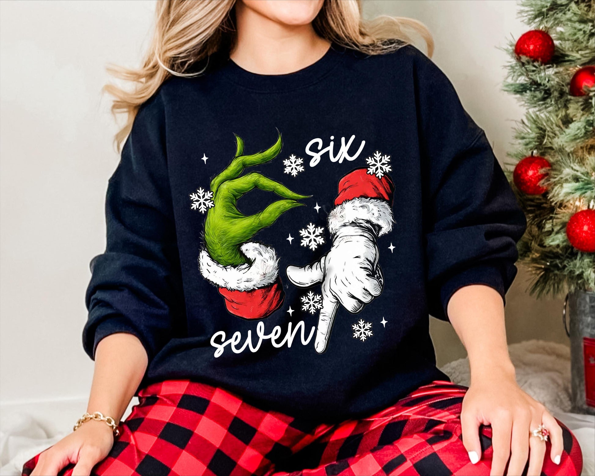 Funny Grinch Six Seven Meme Christmas T-Shirt – Viral Gen Z Holiday Humor Tee