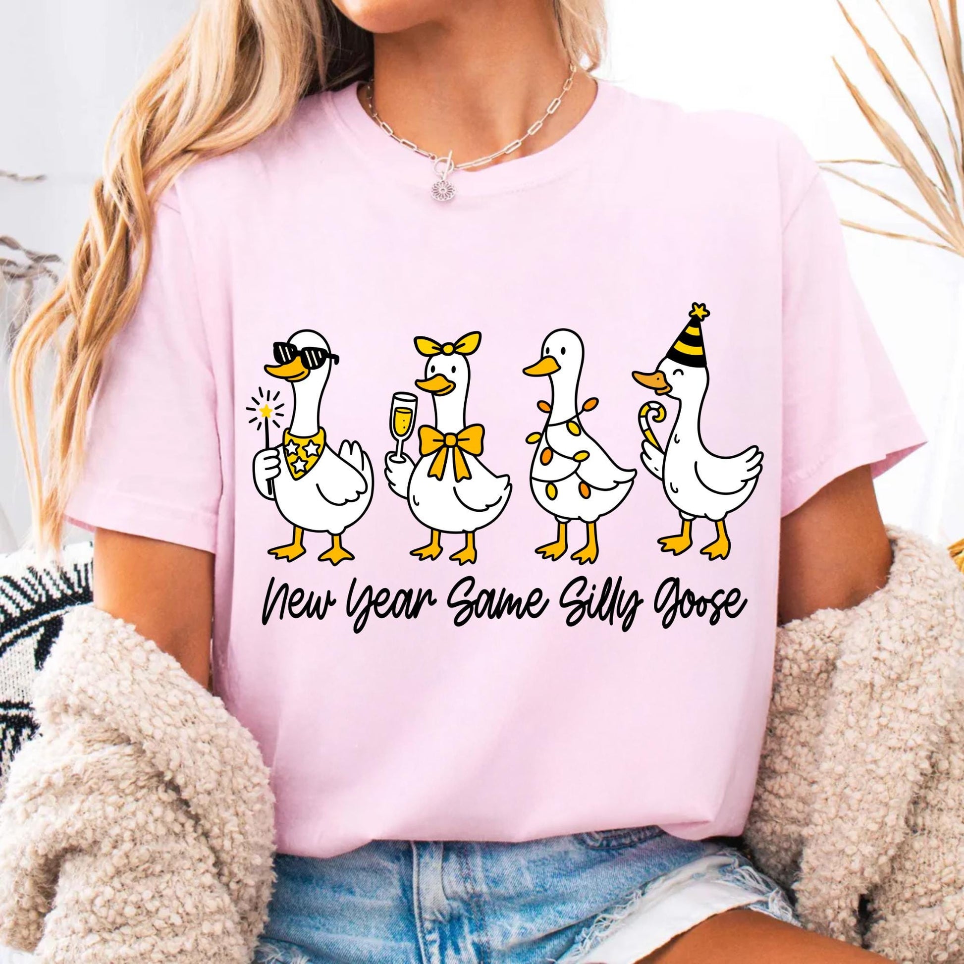 Funny New Year Silly Goose Shirt – Trendy Coquette Holiday Graphic Tee 2026