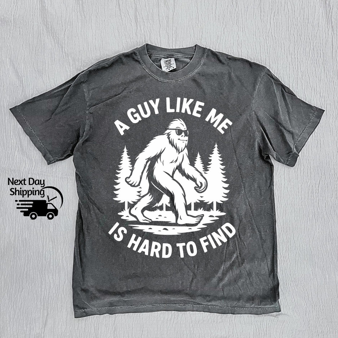 Funny Retro Bigfoot Graphic T-Shirt - A Guy Like Me Is Hard to Find Tee