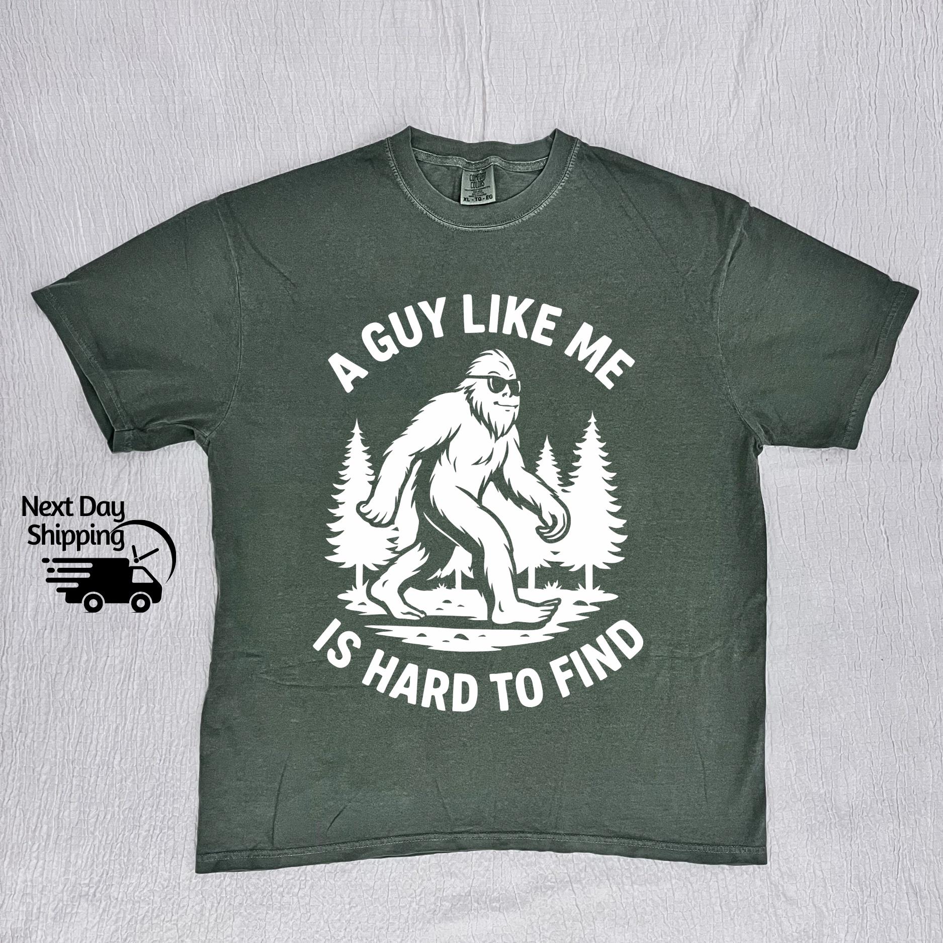 Funny Retro Bigfoot Graphic T-Shirt - A Guy Like Me Is Hard to Find Tee