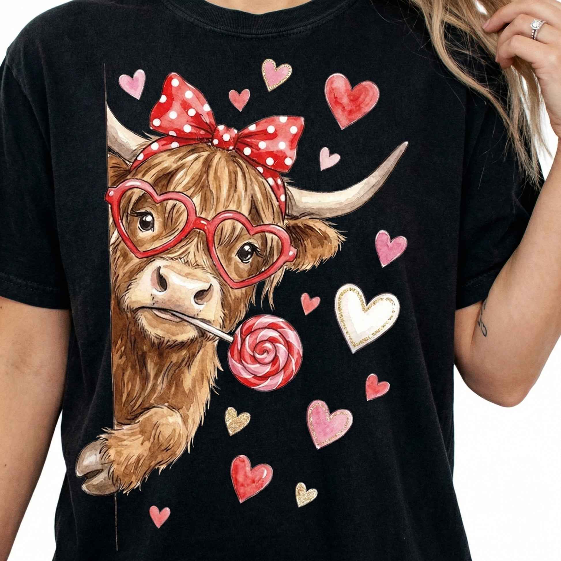 Funny Valentine Highland Cow T-Shirt - Howdy Valentine Coquette Graphic Tee - Love XOXO Heart