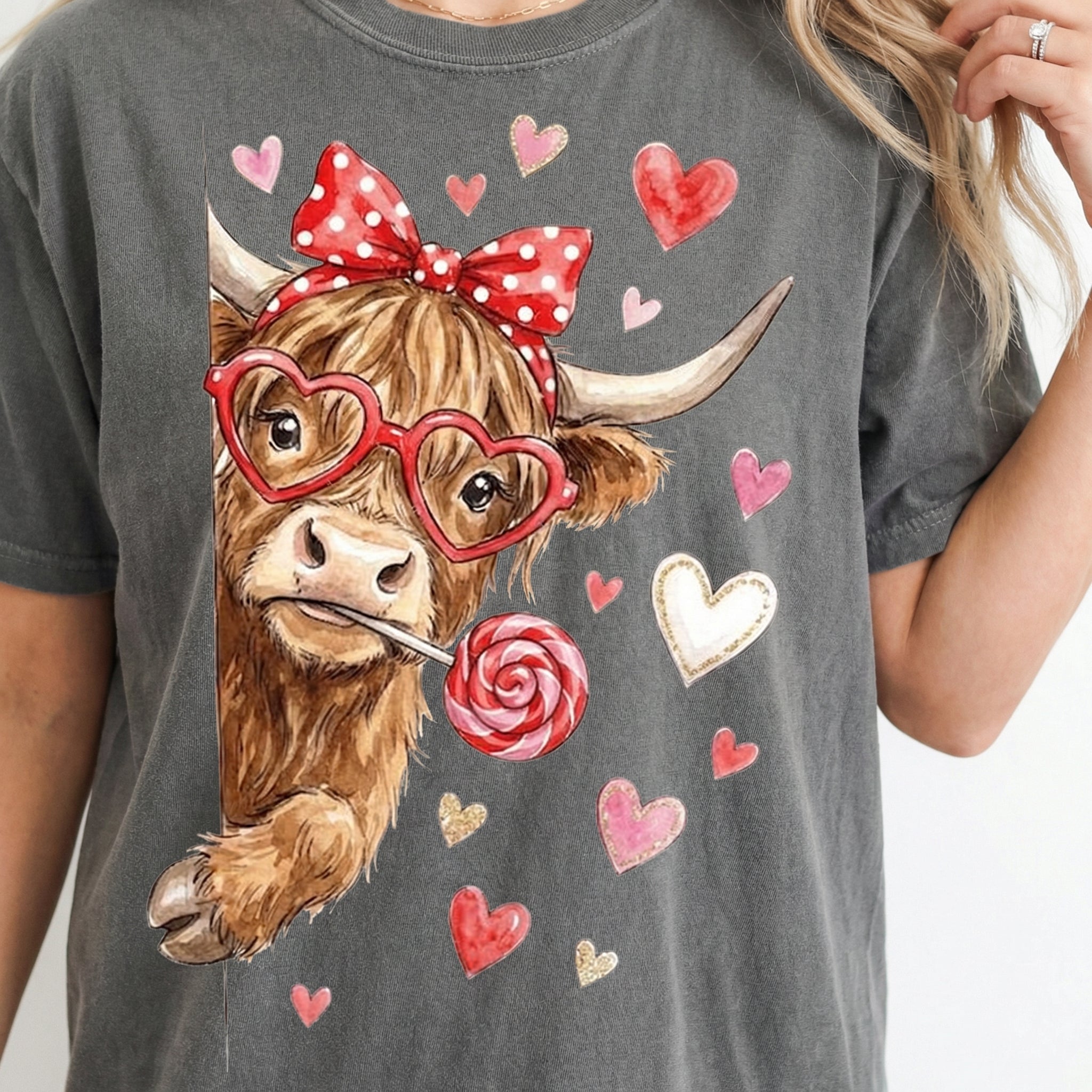 Funny Valentine Highland Cow T-Shirt - Howdy Valentine Coquette Graphic Tee - Love XOXO Heart
