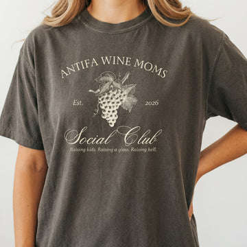 Funny Wine Mom Parody Graphic T-Shirt – Organized Moms Humor Tee