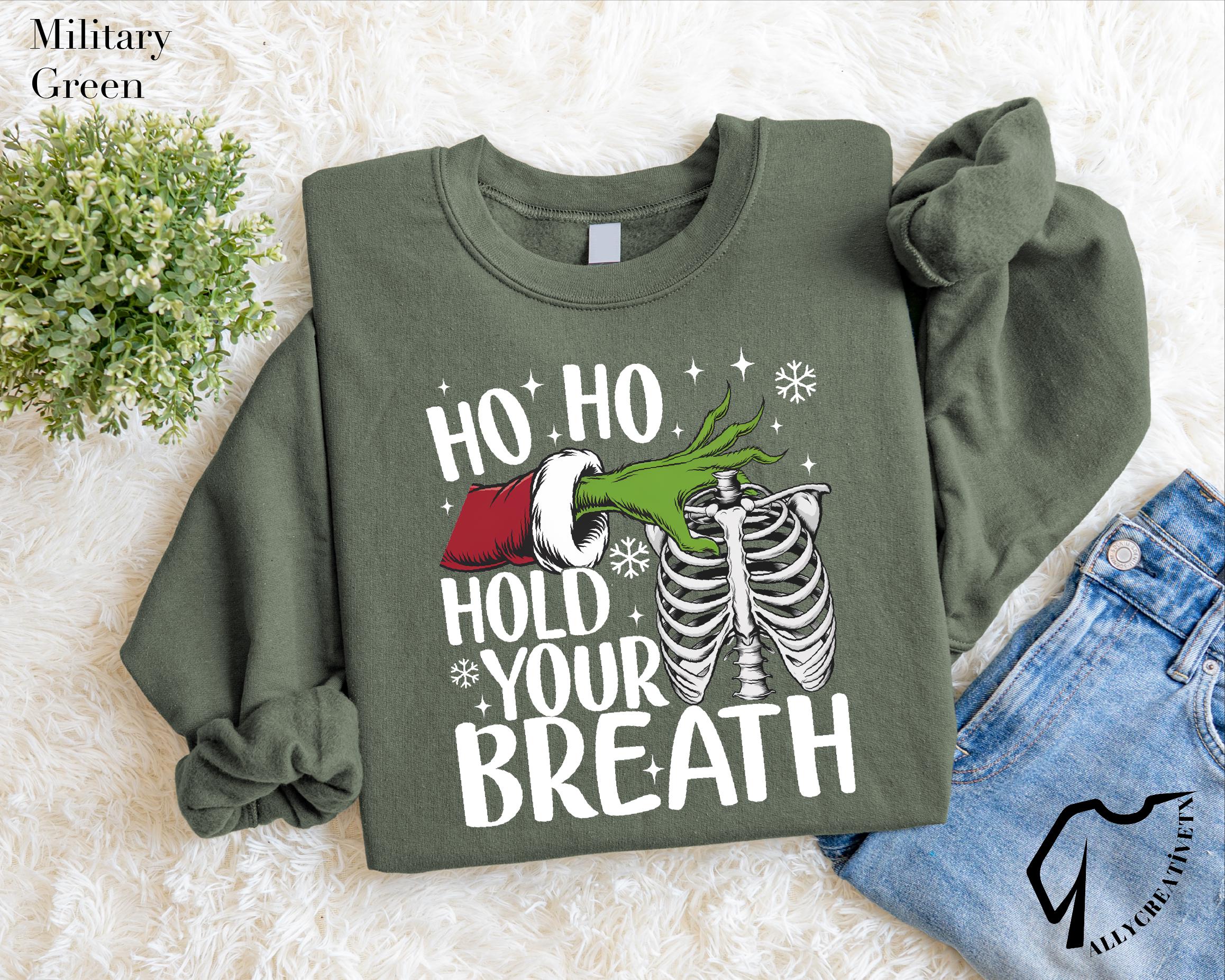 Ho Ho Hold Your Breath Grinch Skeleton Christmas T-Shirt – Funny Holiday Pink Grinch Tee