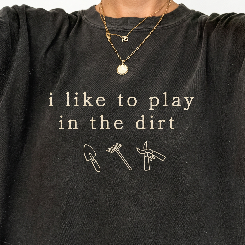 I Like to Play in Dirt Gardening T-Shirt – Funny Gardener Gift Tee