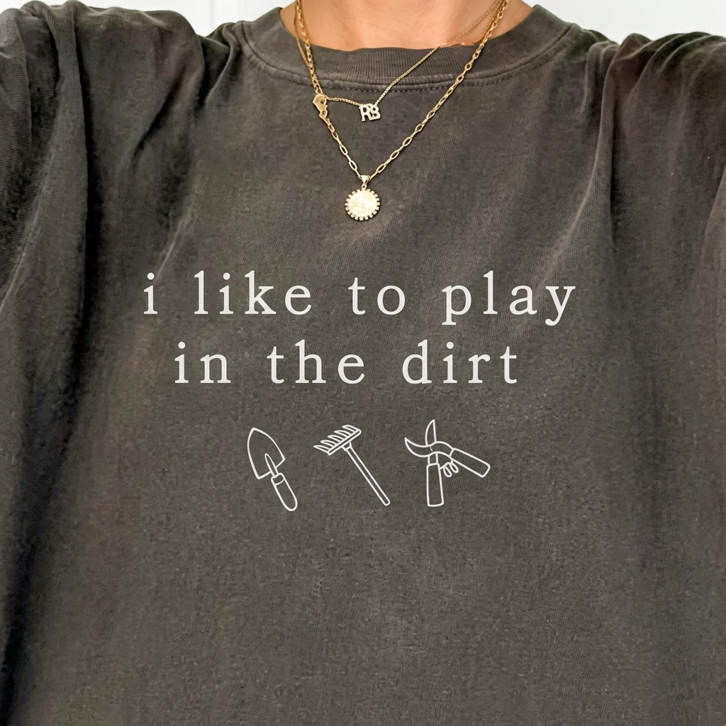 I Like to Play in Dirt Gardening T-Shirt – Funny Gardener Gift Tee
