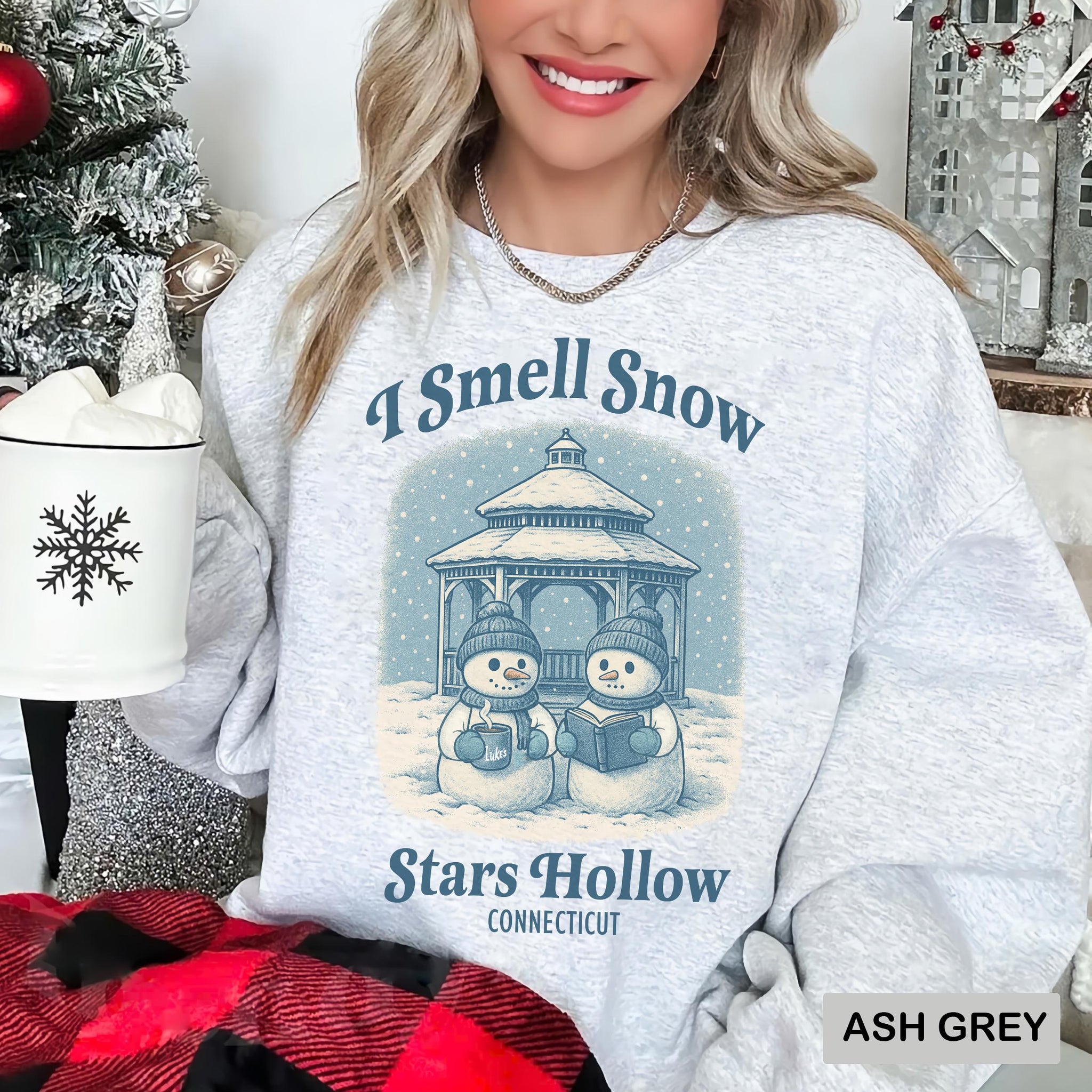 Stars Hollow I Smell Snow Shirt – Luke Snowman Christmas Tee & Holiday Gift