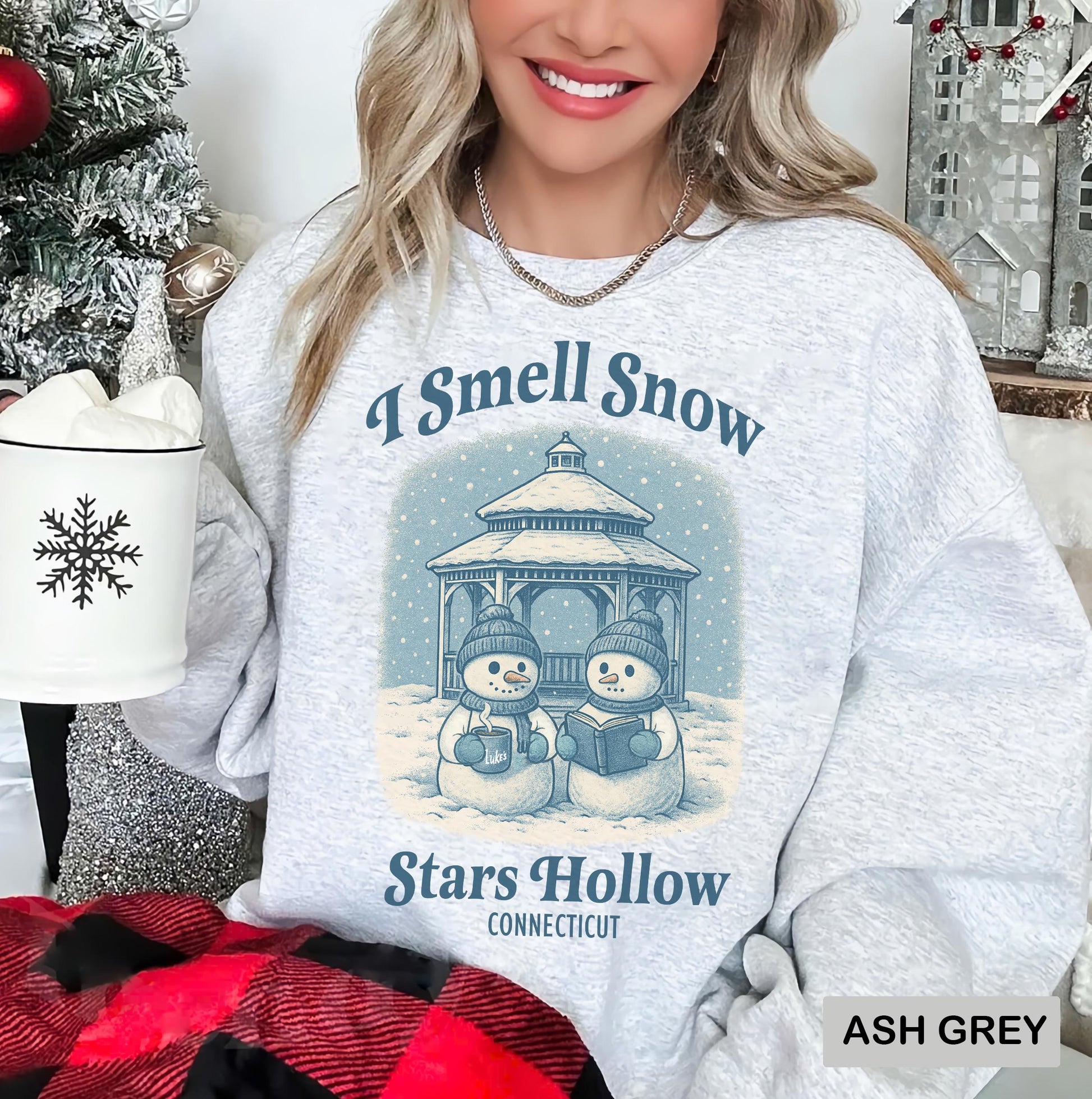 Stars Hollow I Smell Snow Shirt – Luke Snowman Christmas Tee & Holiday Gift