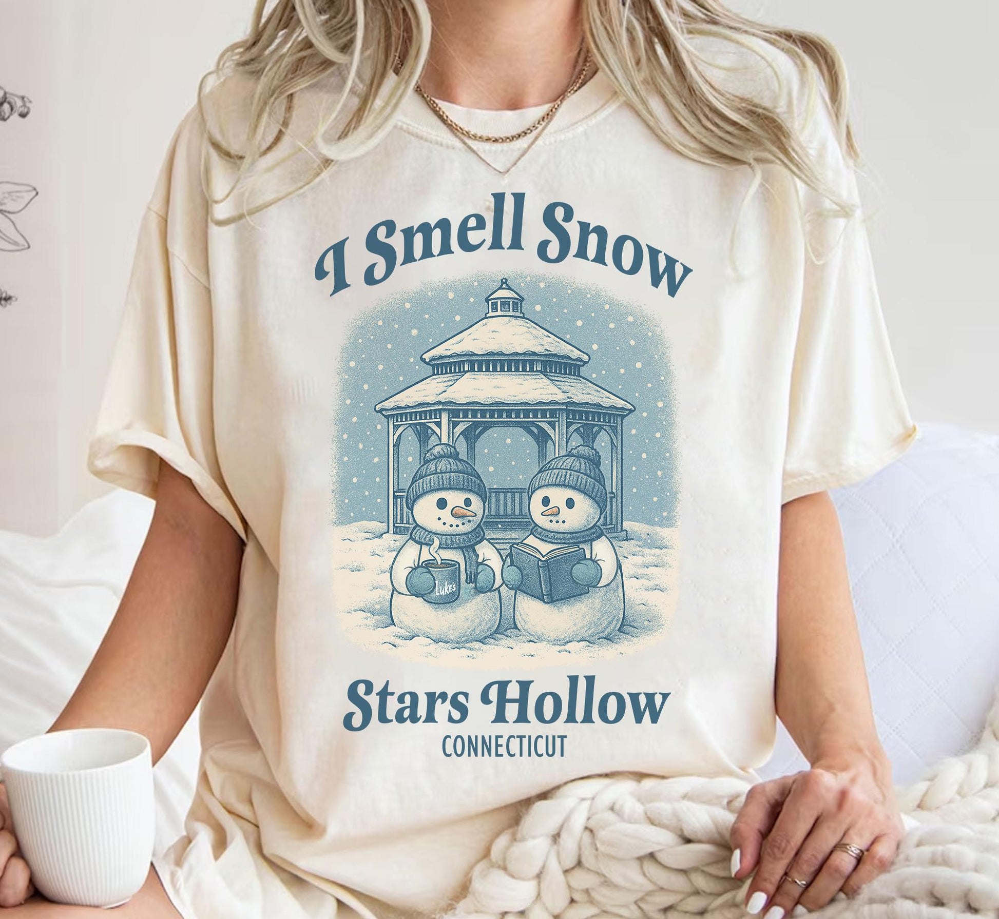 Stars Hollow I Smell Snow Shirt – Luke Snowman Christmas Tee & Holiday Gift