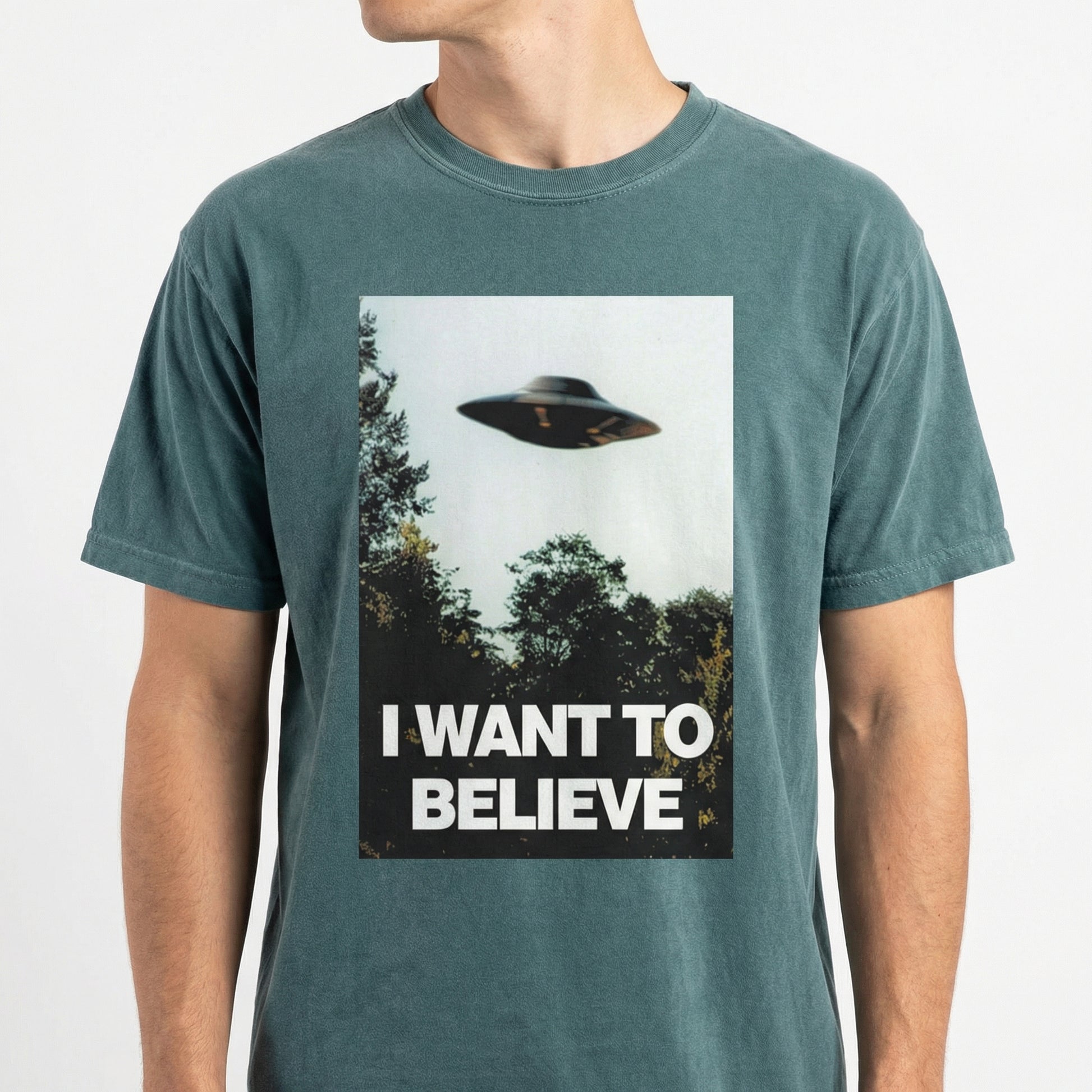 I Want to Believe UFO Graphic T-Shirt – Vintage Alien Poster Style Tee