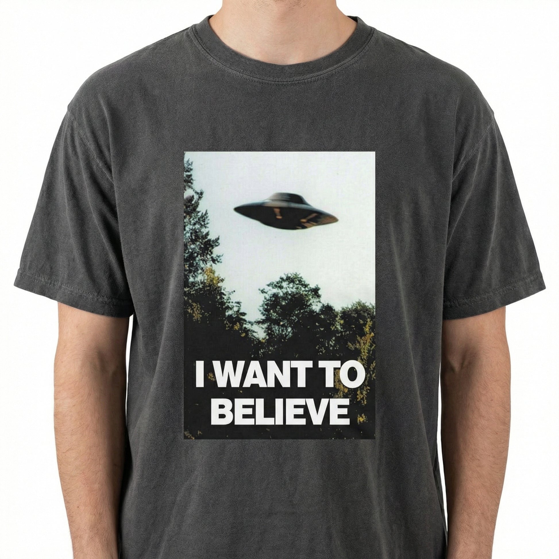 I Want to Believe UFO Graphic T-Shirt – Vintage Alien Poster Style Tee