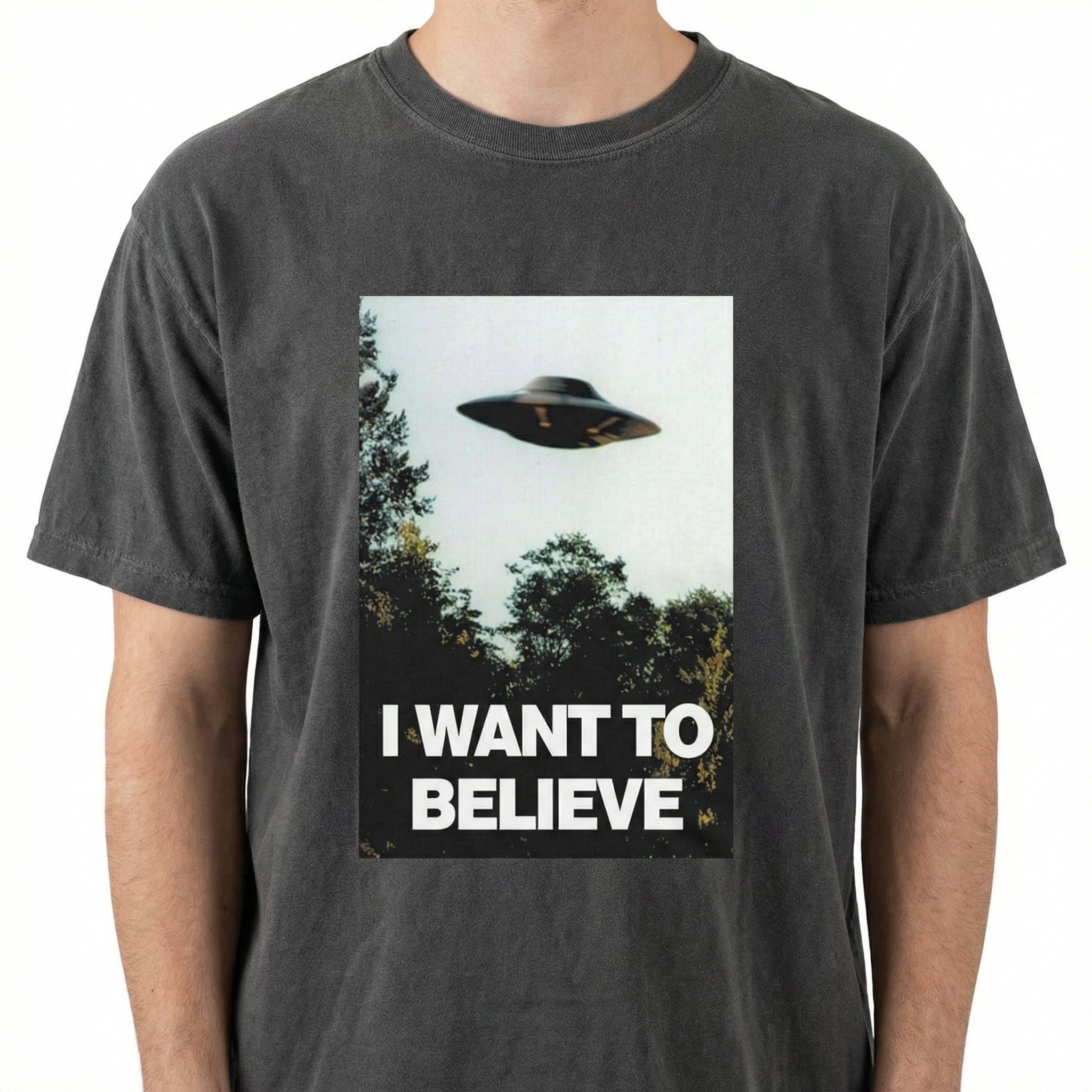 I Want to Believe UFO Graphic T-Shirt – Vintage Alien Poster Style Tee