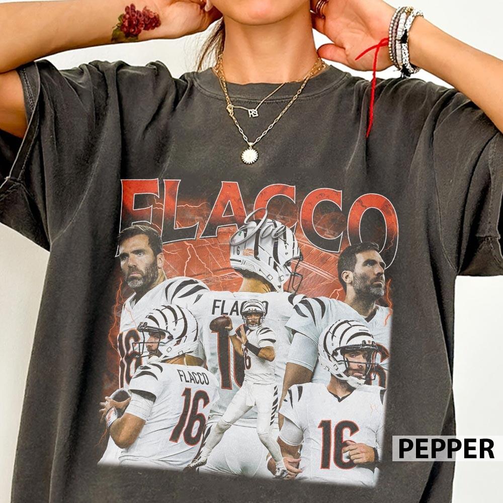 Joe Flacco Vintage Bootleg 90s T-Shirt – Cleveland Football Retro Game Day Tee