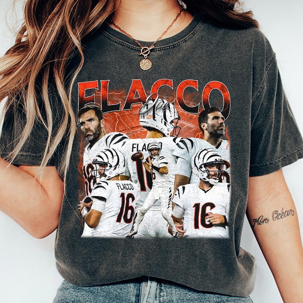 Joe Flacco Vintage Bootleg 90s T-Shirt – Cleveland Football Retro Game Day Tee