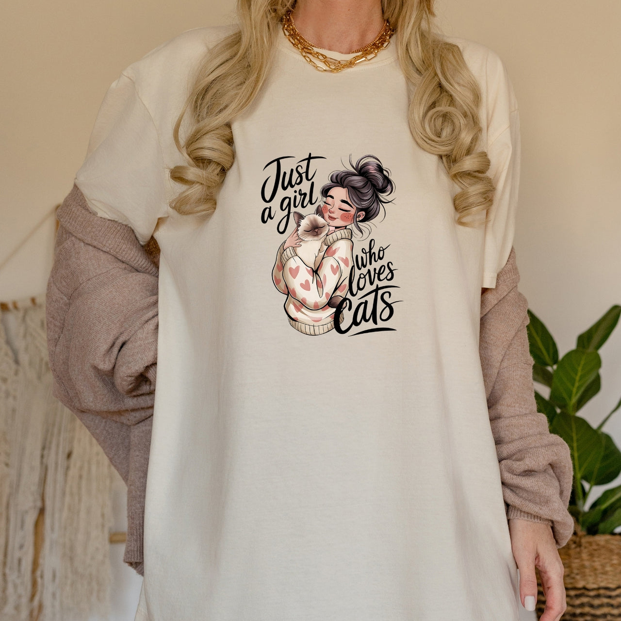 Just a Girl Who Loves Cats T-Shirt - Funny Cat Sarcastic Graphic Tee