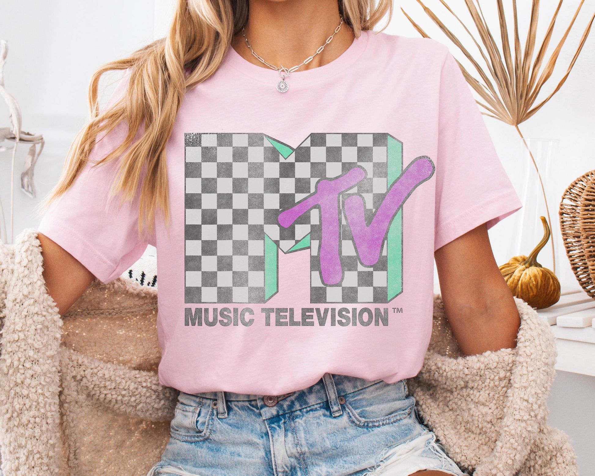 Retro Checkered Distressed Music Logo Graphic T-Shirt - Vintage 80s 90s Tee