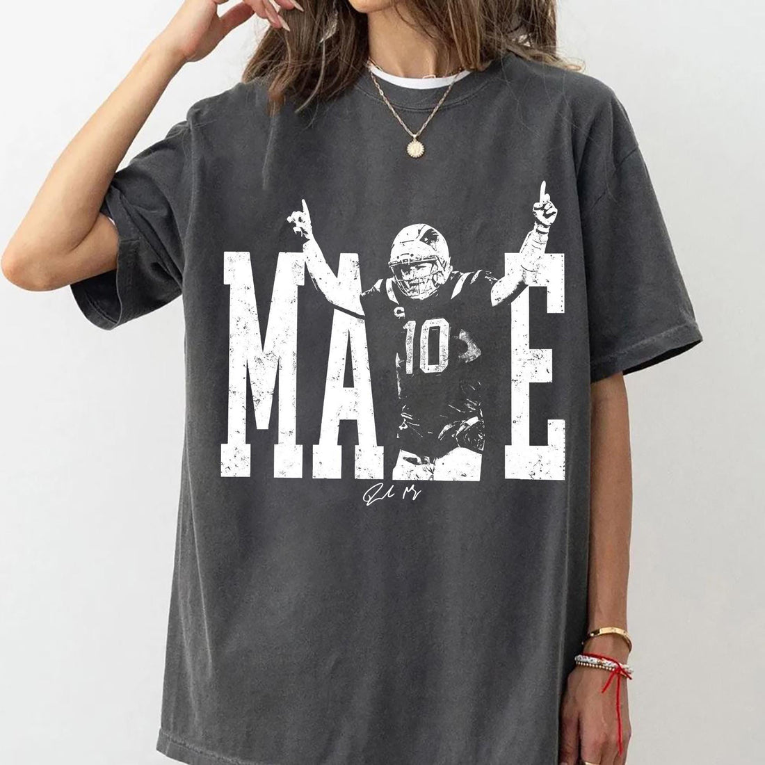New England Male Football Vintage Graphic T-Shirt – Classic Pro Football Fan Tee