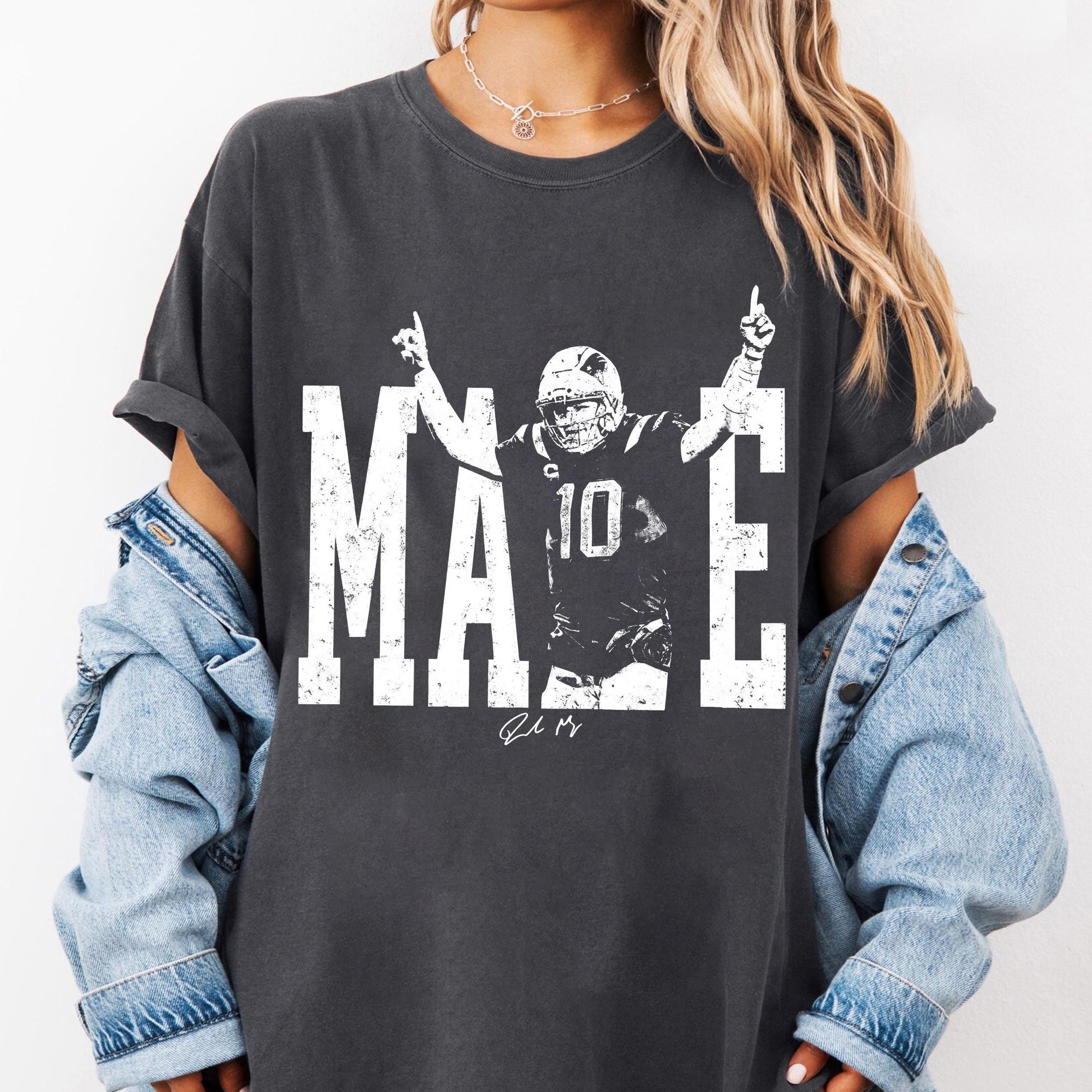 New England Male Football Vintage Graphic T-Shirt – Classic Pro Football Fan Tee