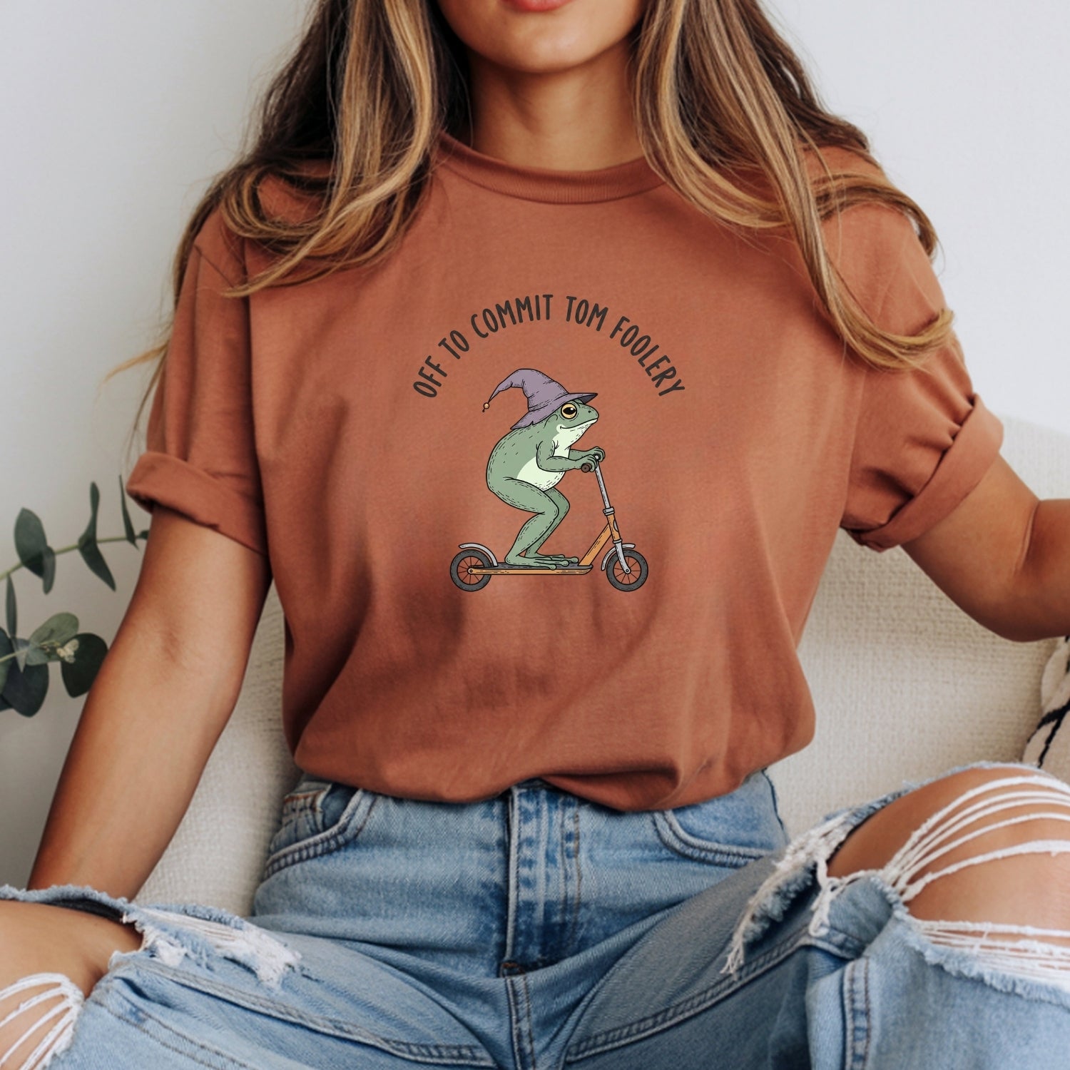 Off to Commit Tomfoolery Frog T-Shirt – Funny Weirdcore Meme Unisex Tee