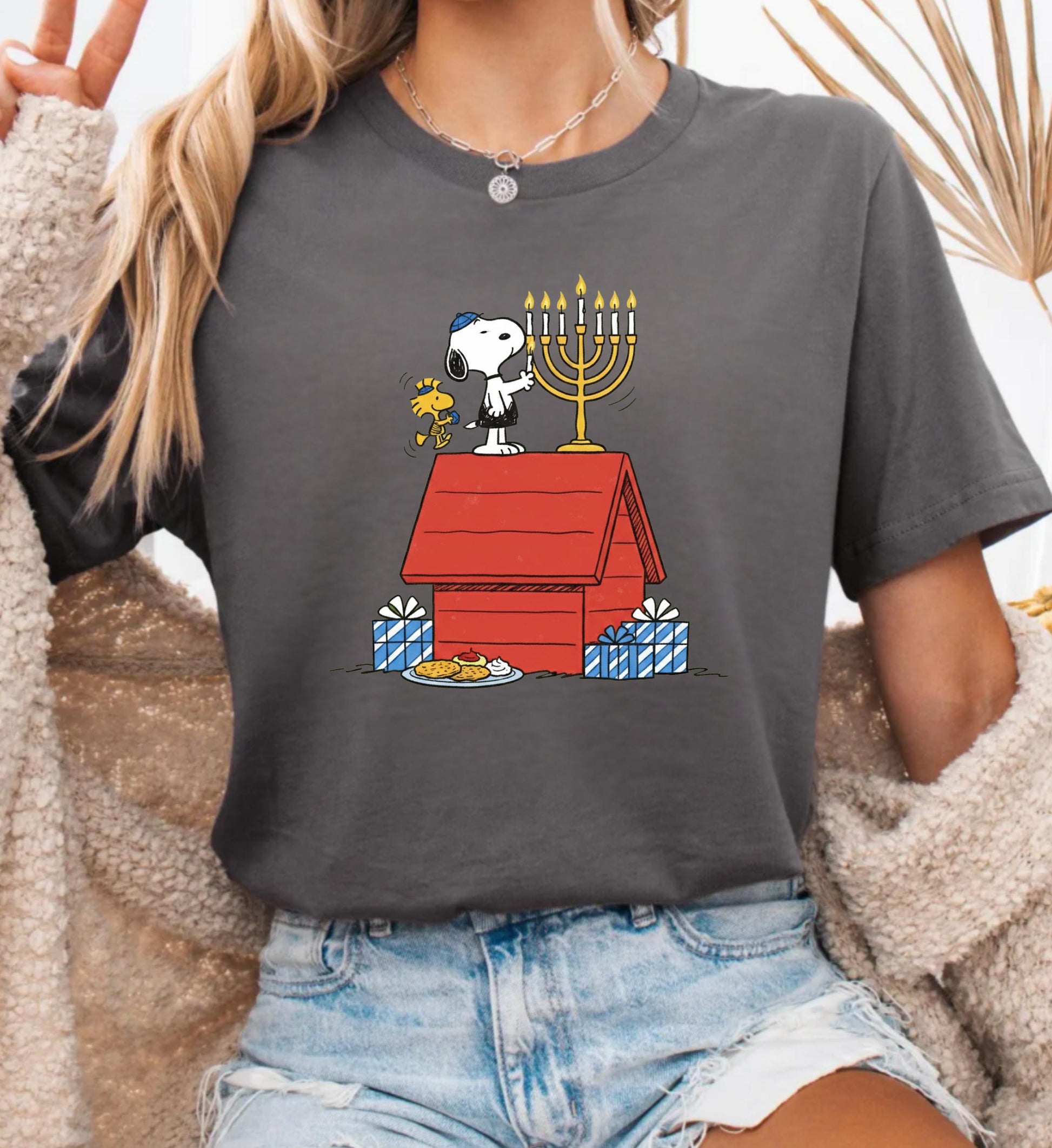 Peanuts Hanukkah T-Shirt – Vintage Snoopy Jewish Holiday Graphic Shirt