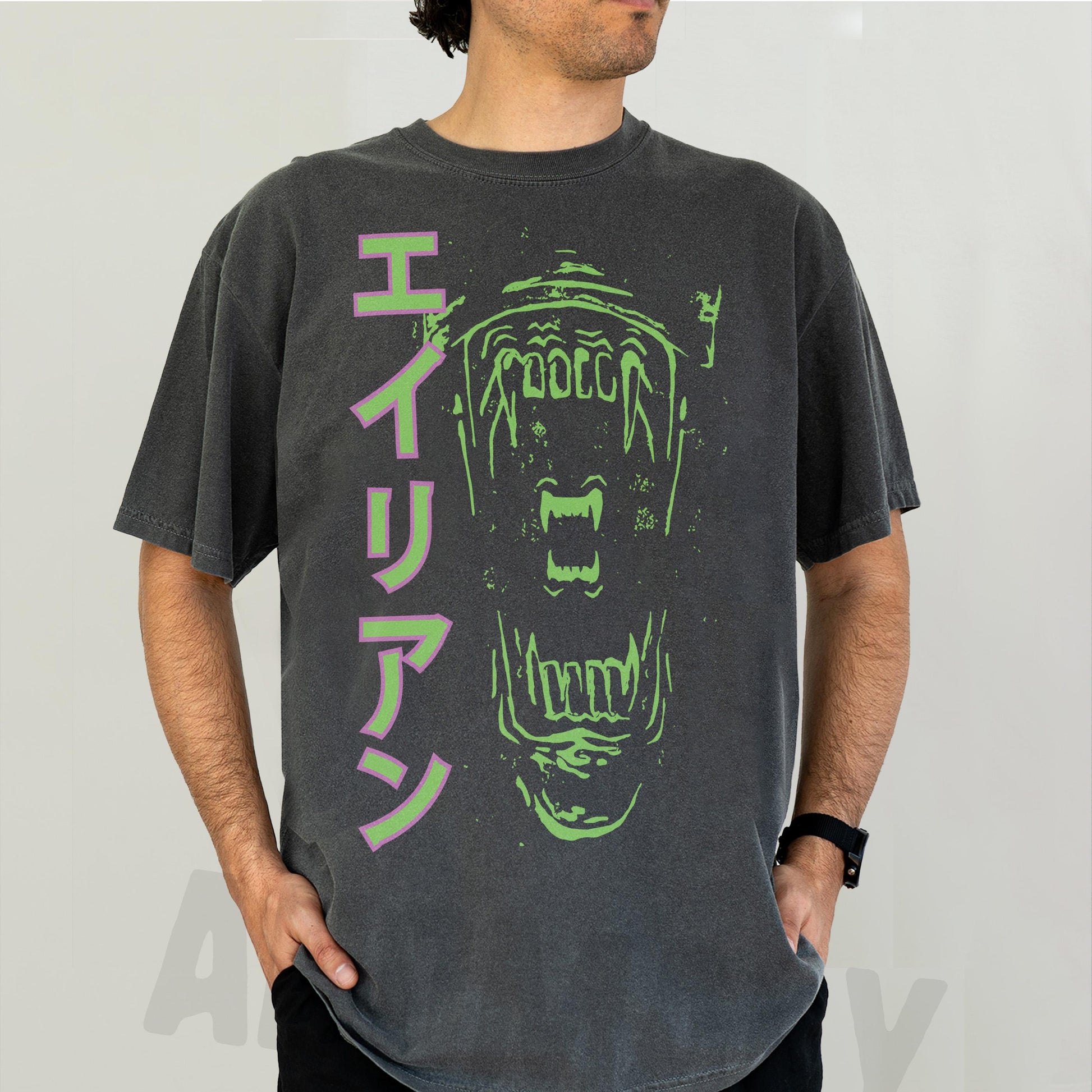 Retro Alien Xenomorph T-Shirt – Japanese Horror Movie Graphic Tee