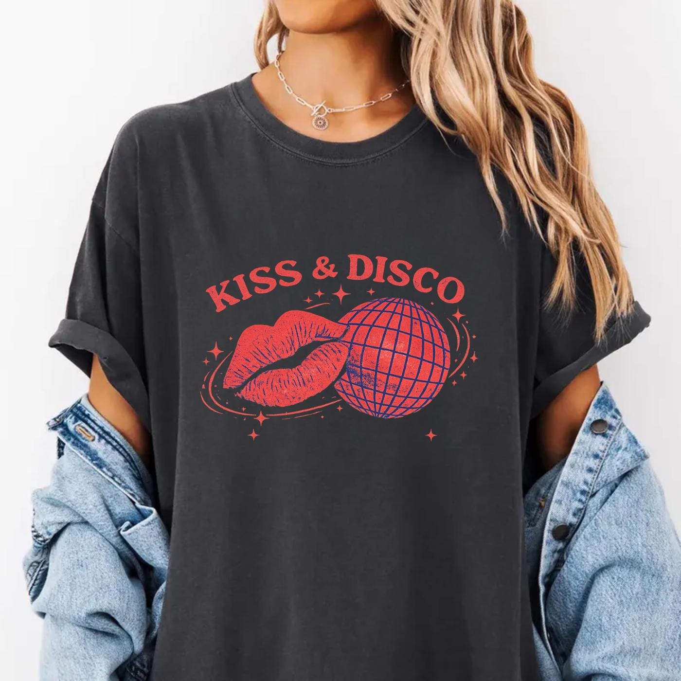Retro Disco Lips Graphic T-Shirt – Funky Vintage Party Unisex Tee
